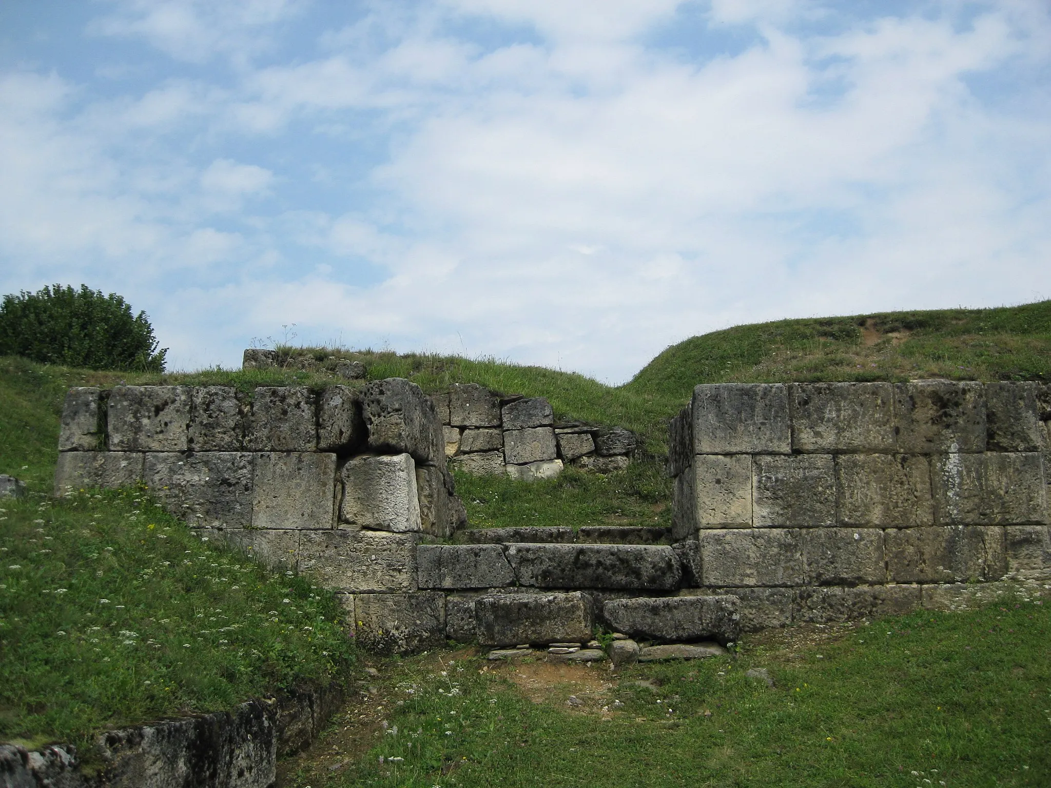 Photo showing: Dacian fortress at Blidaru, Hunedoara county, Romania