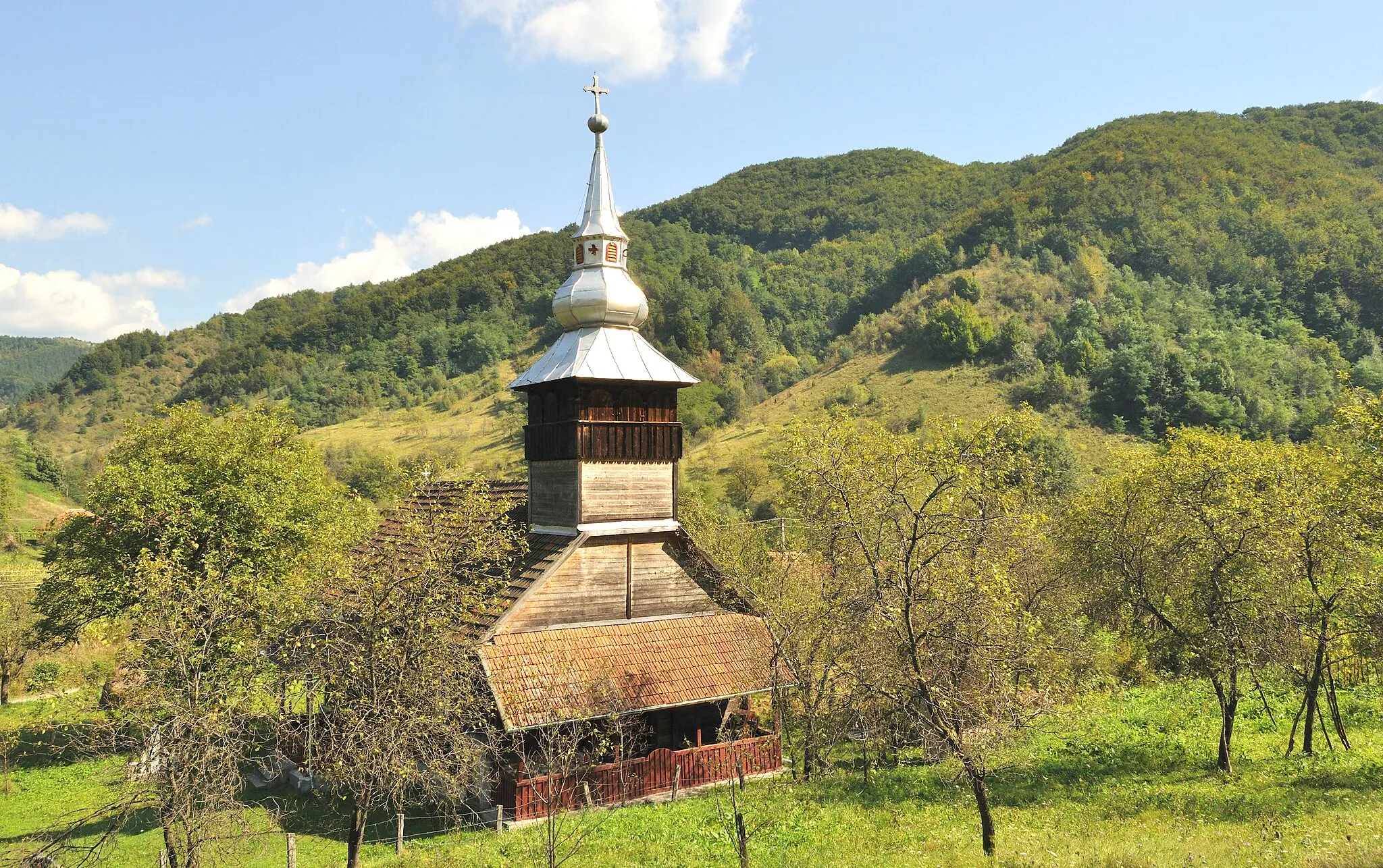 Photo showing: Biserica de lemn „Adormirea Maicii Domnului” din Dumbrava de Jos, județul Hunedoara