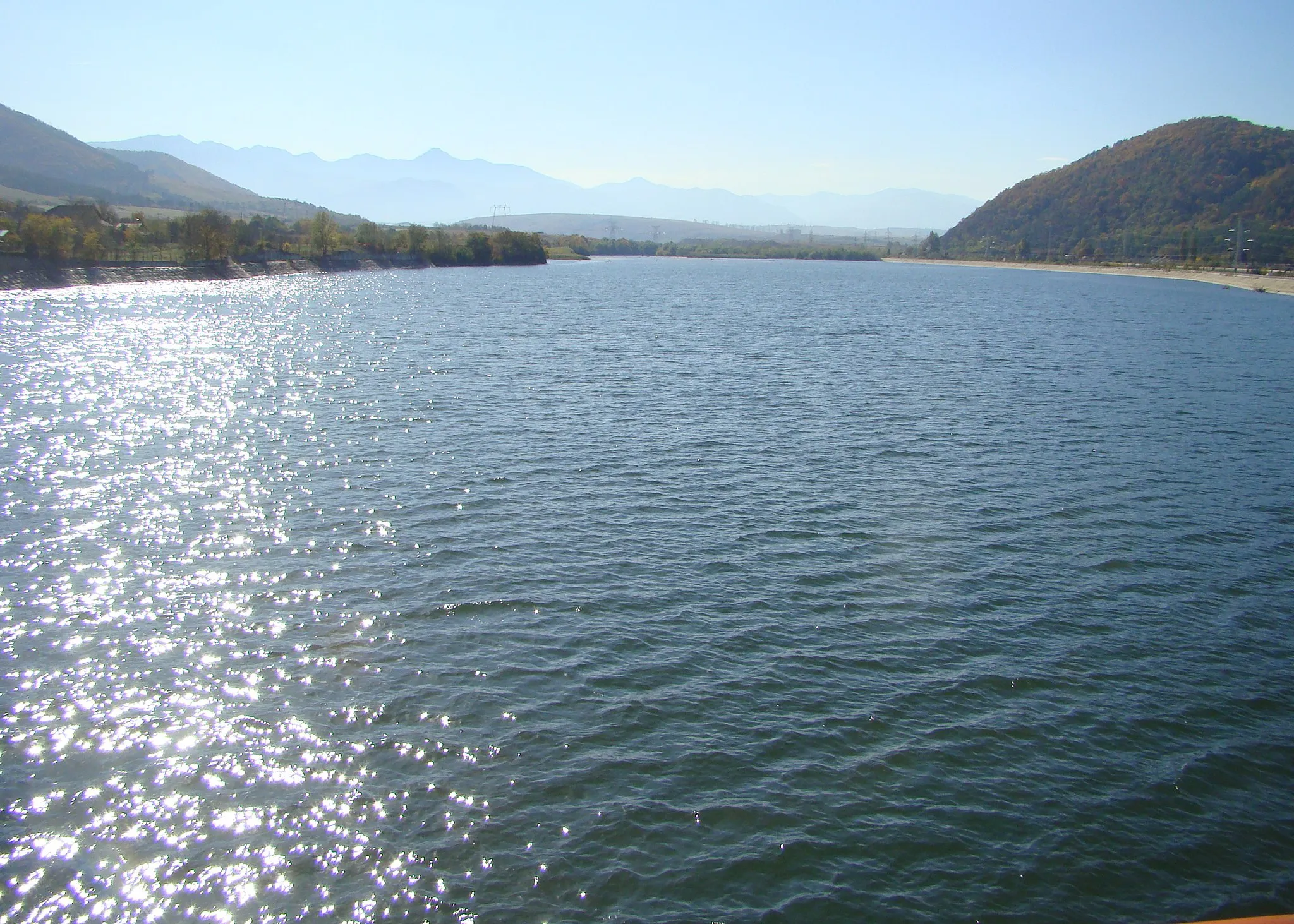 Photo showing: Bucium Lake, Hunedoara county, Romania