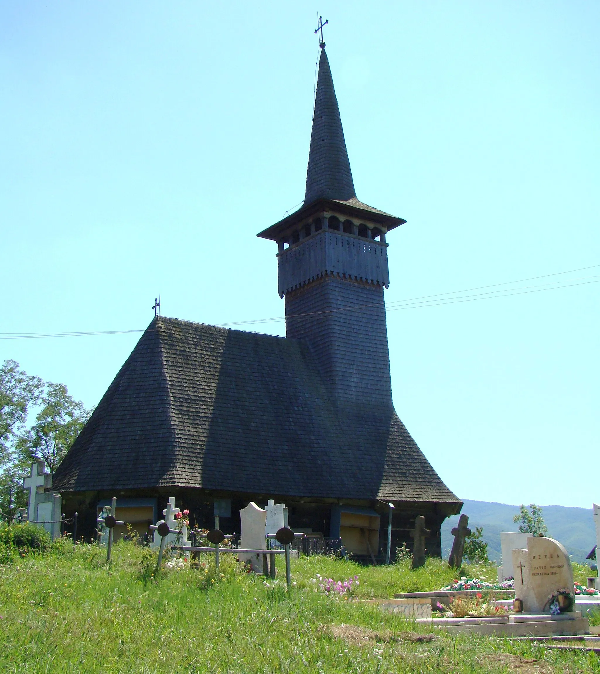 Photo showing: Wooden church in Birtin, Hunedoara county, Romania