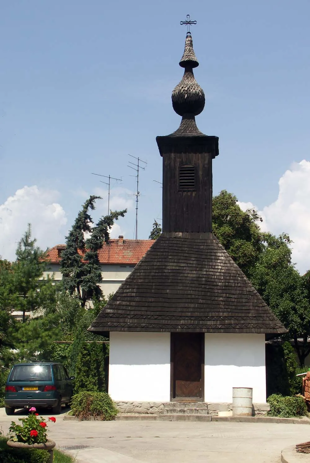 Photo showing: Biserica de lemn din Hodoş, adusă în curtea Mitropoliei Banatului din Timişoara.