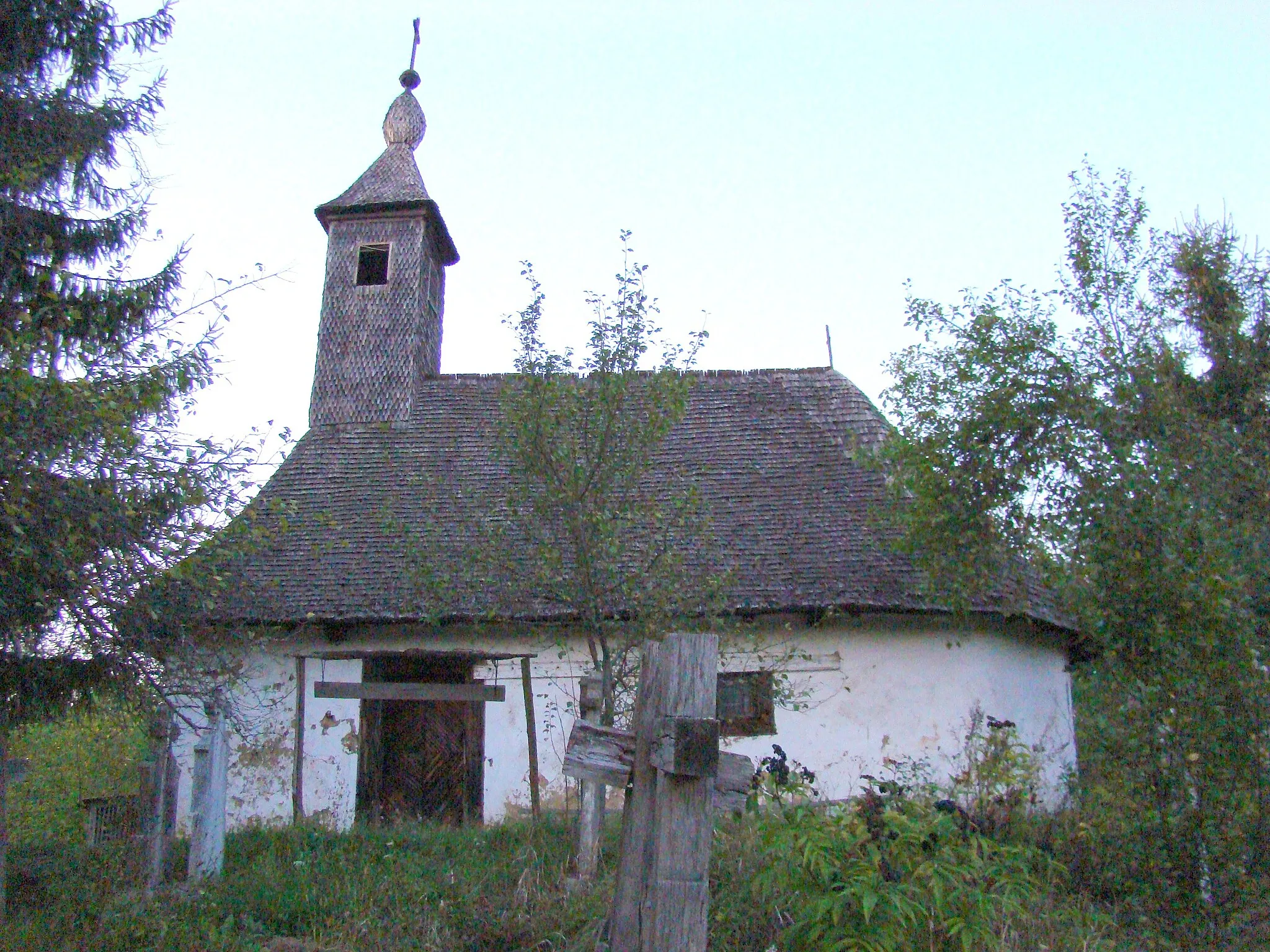 Photo showing: Biserica de lemn „Sf.Arhangheli” din Povergina, județul Timiș