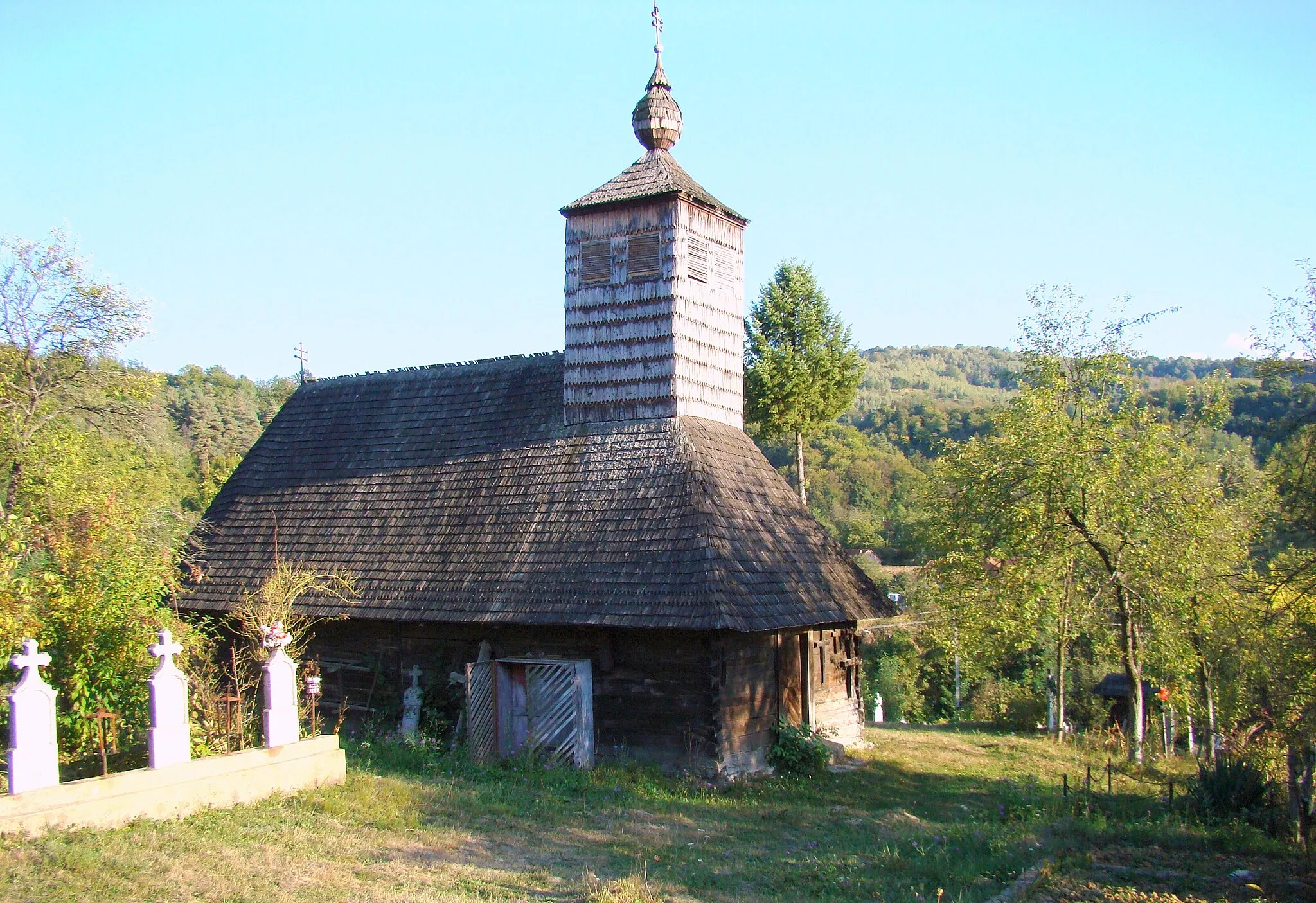 Photo showing: Biserica de lemn „Sf.Apostoli Petru și Pavel” din Zolt