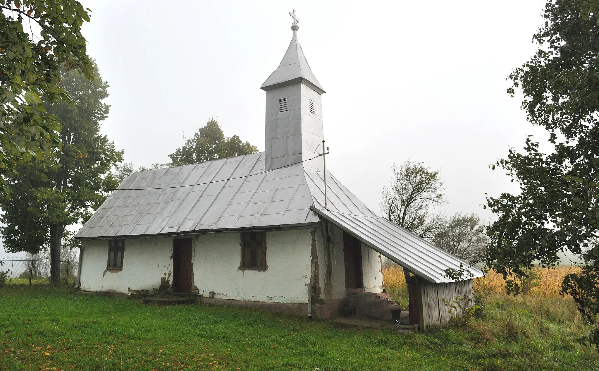 Photo showing: Biserica de lemn „Sfinții Apostoli Petru și Pavel” din Coșevița, județul Timiș