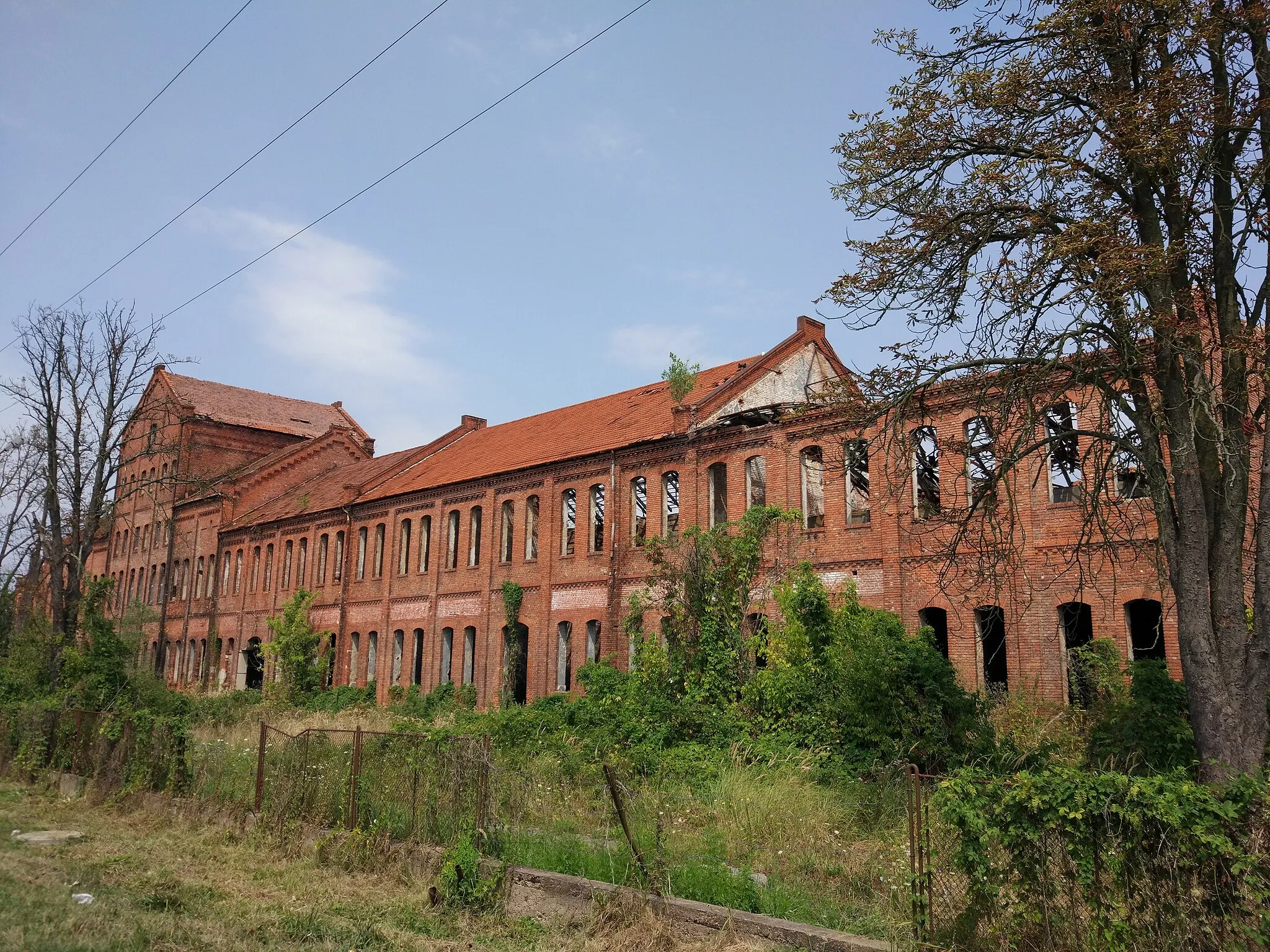 Photo showing: Die ehemalige Essig Fabrik in Margina (Mardschina) dem Verfall überlassen.