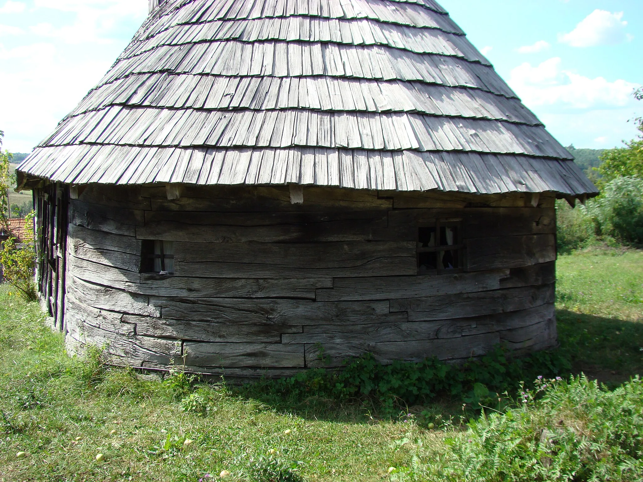 Photo showing: Biserica de lemn din Dragomirești, comuna Știuca, județul Timiș