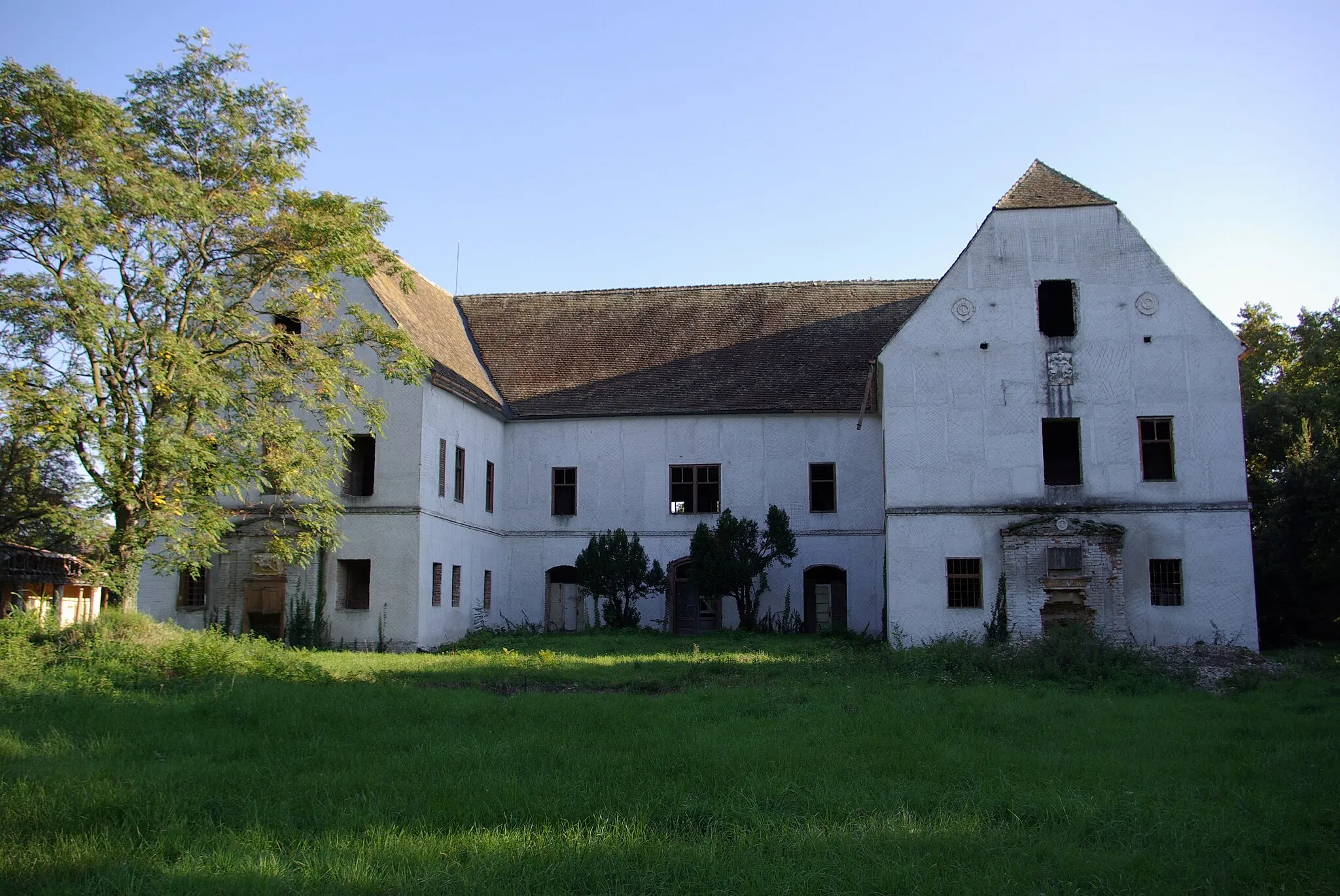 Photo showing: Castelul/Conacul Banloc, 2007