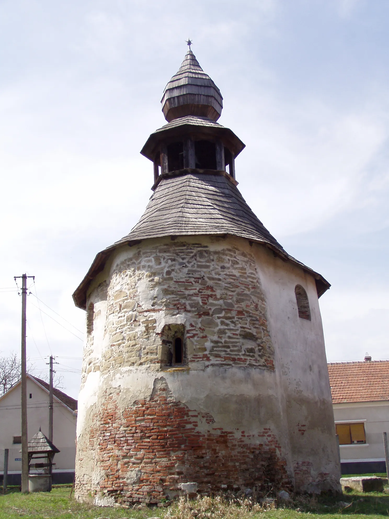 Photo showing: Biserica Reformată-Calvină Rotonda din Geoagiu, judeţul Hunedoara, Transilvania (fotografie din colecţia Marcel Muntean, Orăştie)