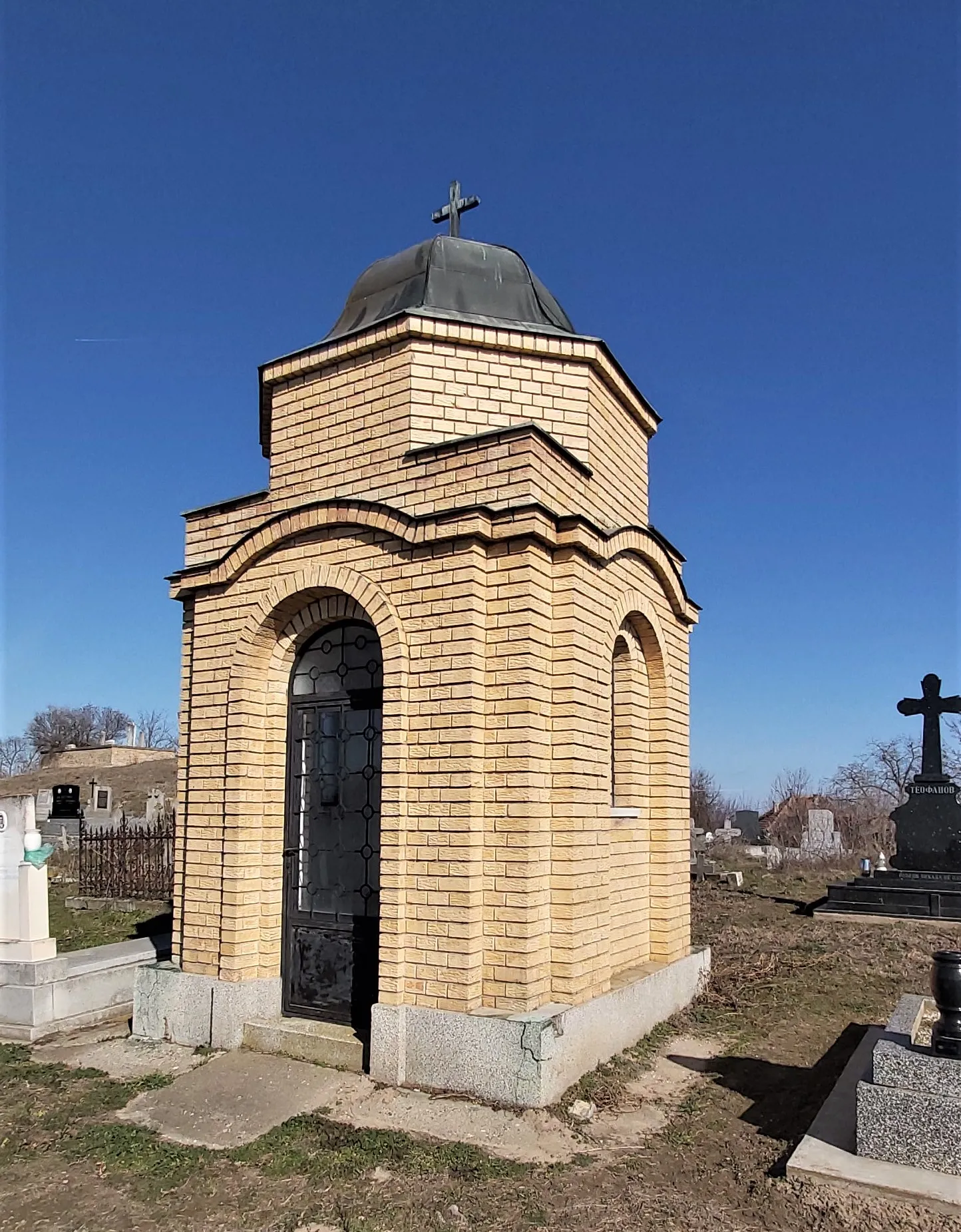 Photo showing: Chapel at cemetery in Banatsko Aranđelovo