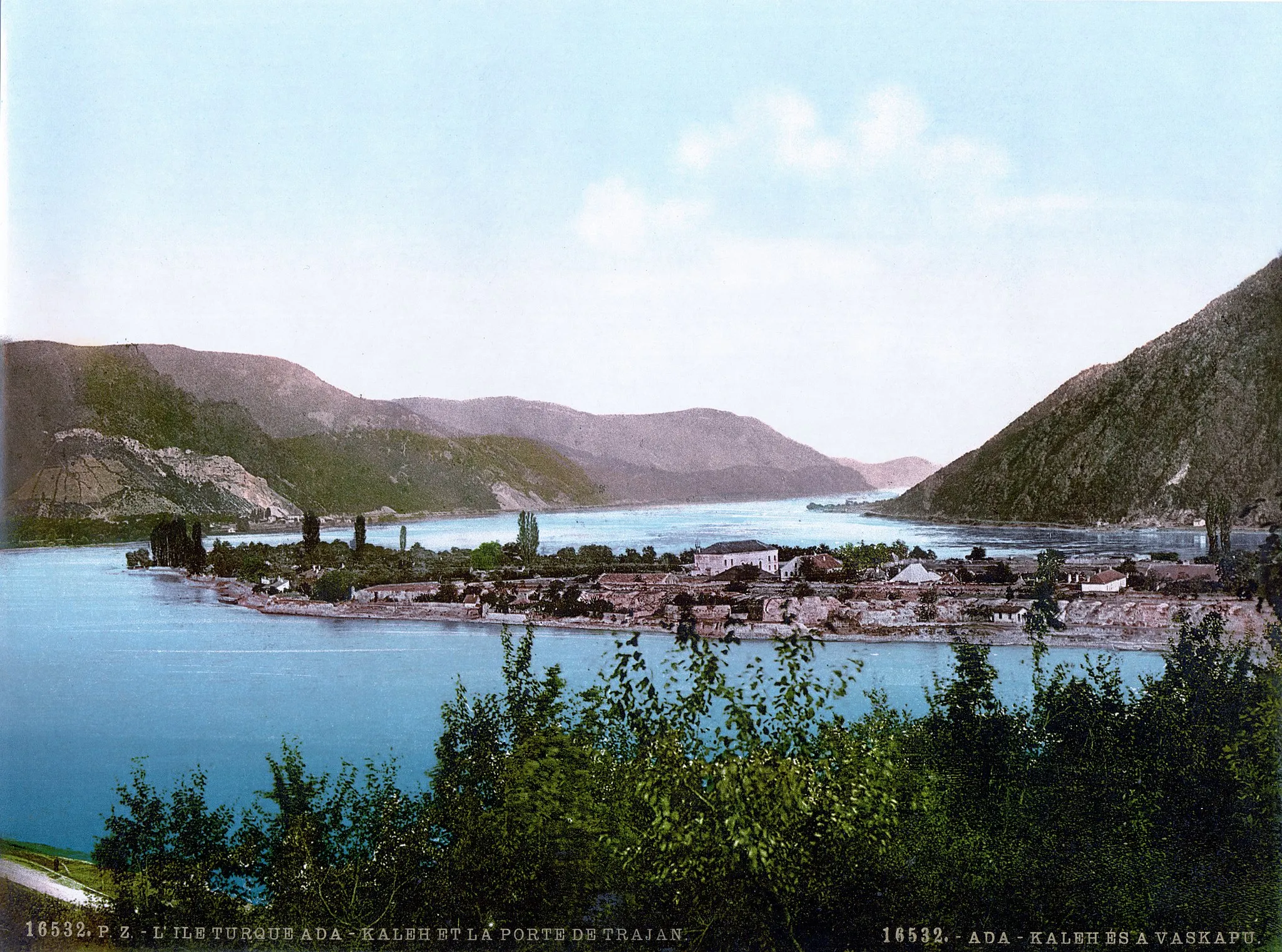 Photo showing: Ada Kaleh island, on the Danube.