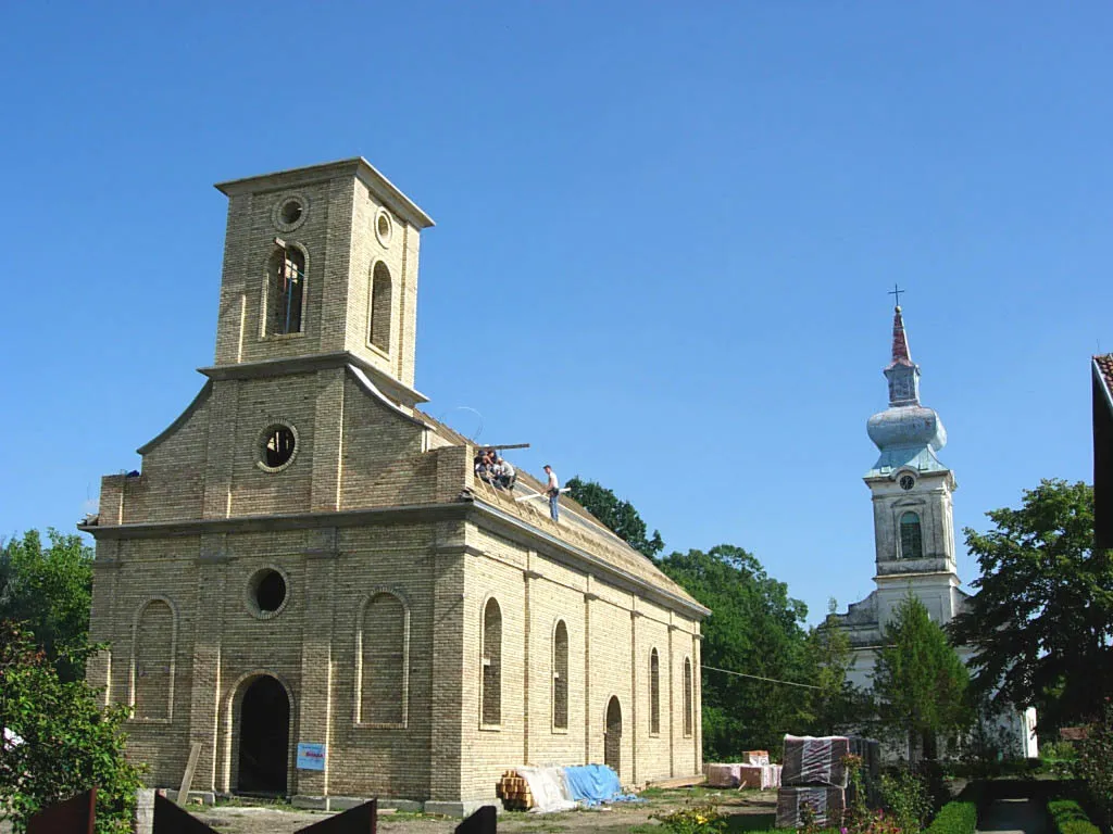 Photo showing: The Evangelical (Slovak) churches in Hajdučica. The new under construction and the old.