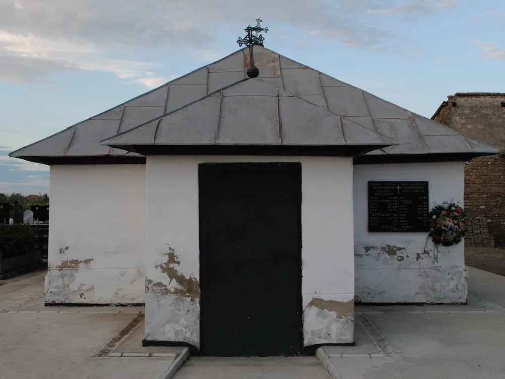 Photo showing: The Mausoleum is Cultural Heritage of Serbia. Grobnica je svrstana u nepokretno kulturno dobro od velikog znacaja.