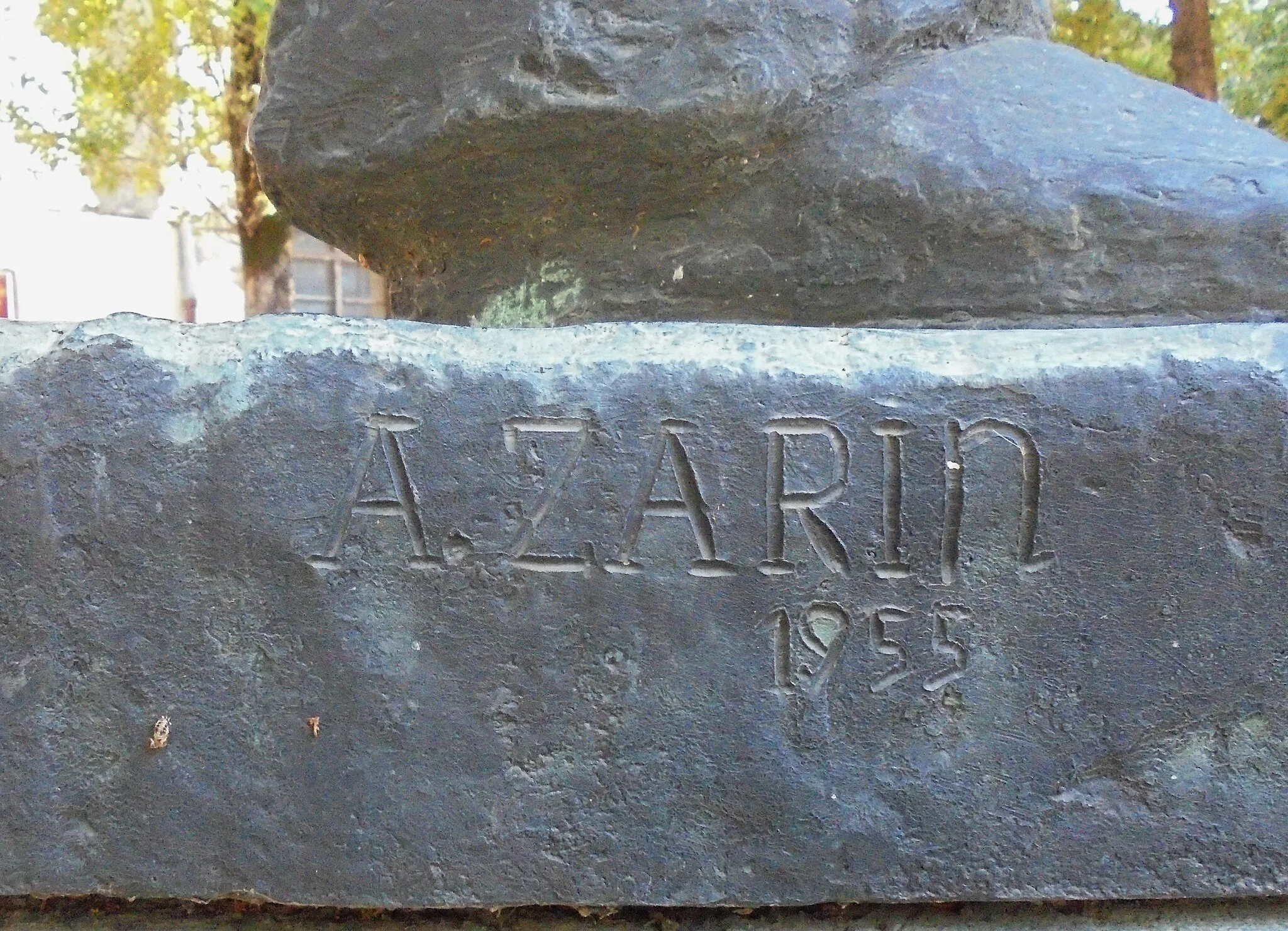 Photo showing: Popis autora spomenika, Aleksandra Zarina na spomeniku Radi Trniću u Mokrinu