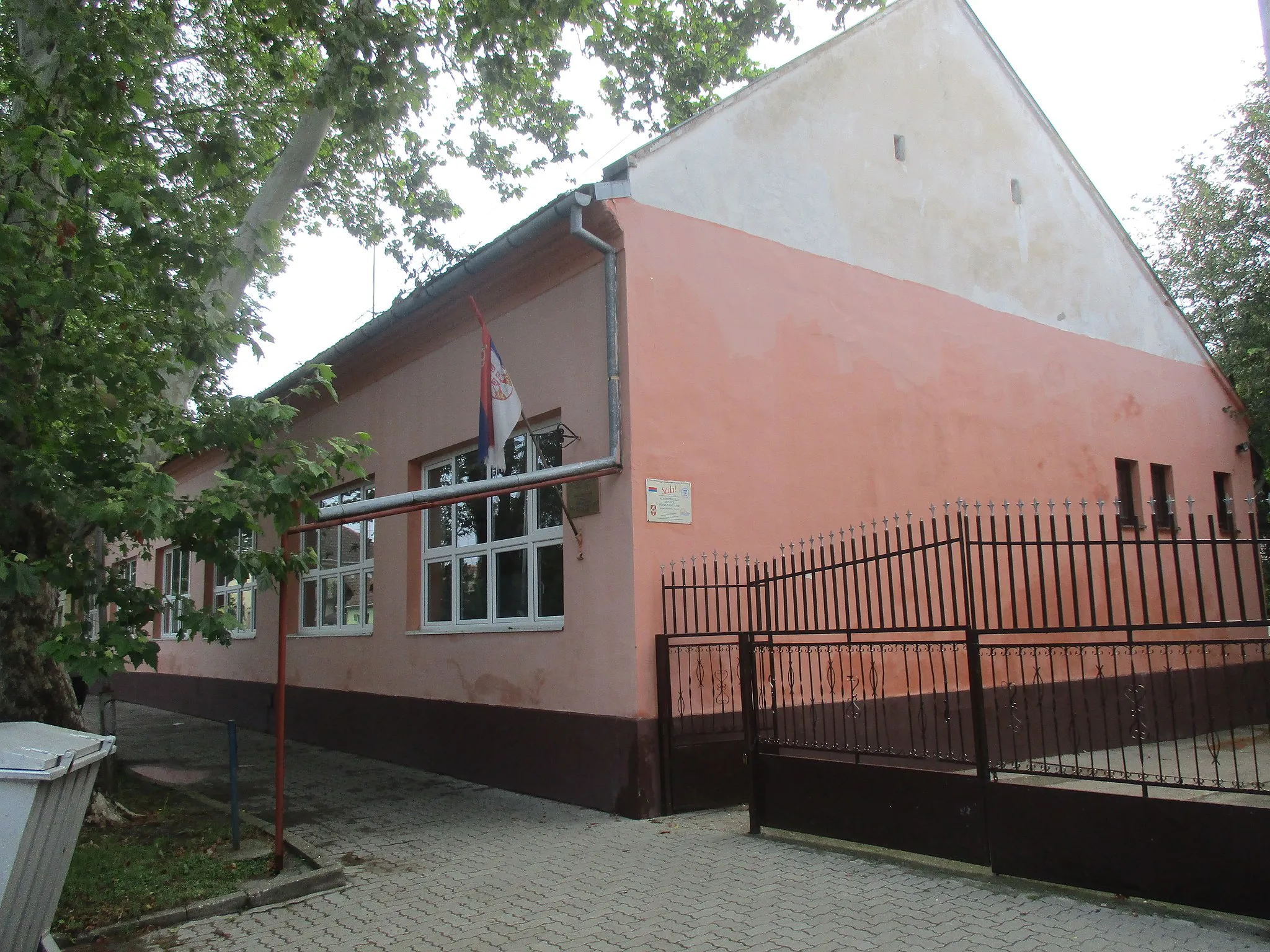 Photo showing: Primary school Bratstvo jedinstvo in Banatska Topola