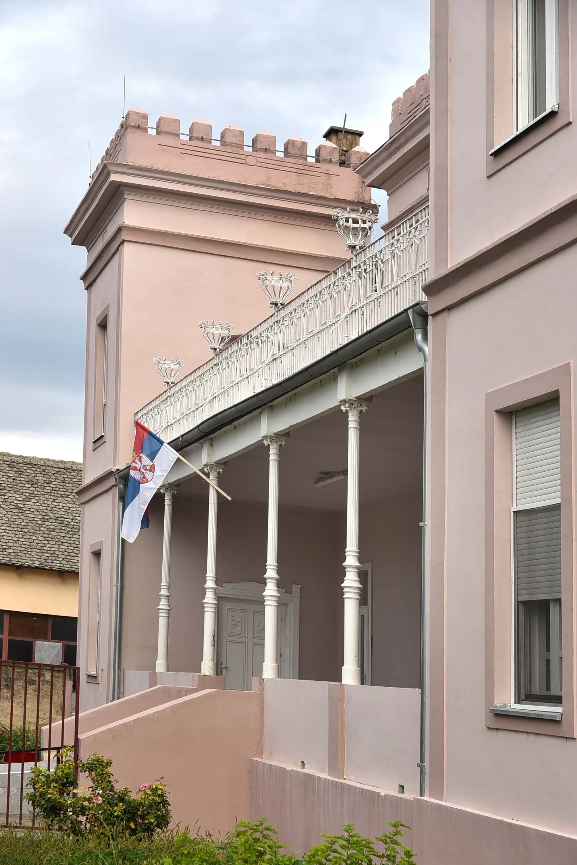 Photo showing: Vila Vlaškalić u Mošorinu. Fotografisano zahvaljujući projekta Color Media Communications pod nazivom Dvorci Srbije.