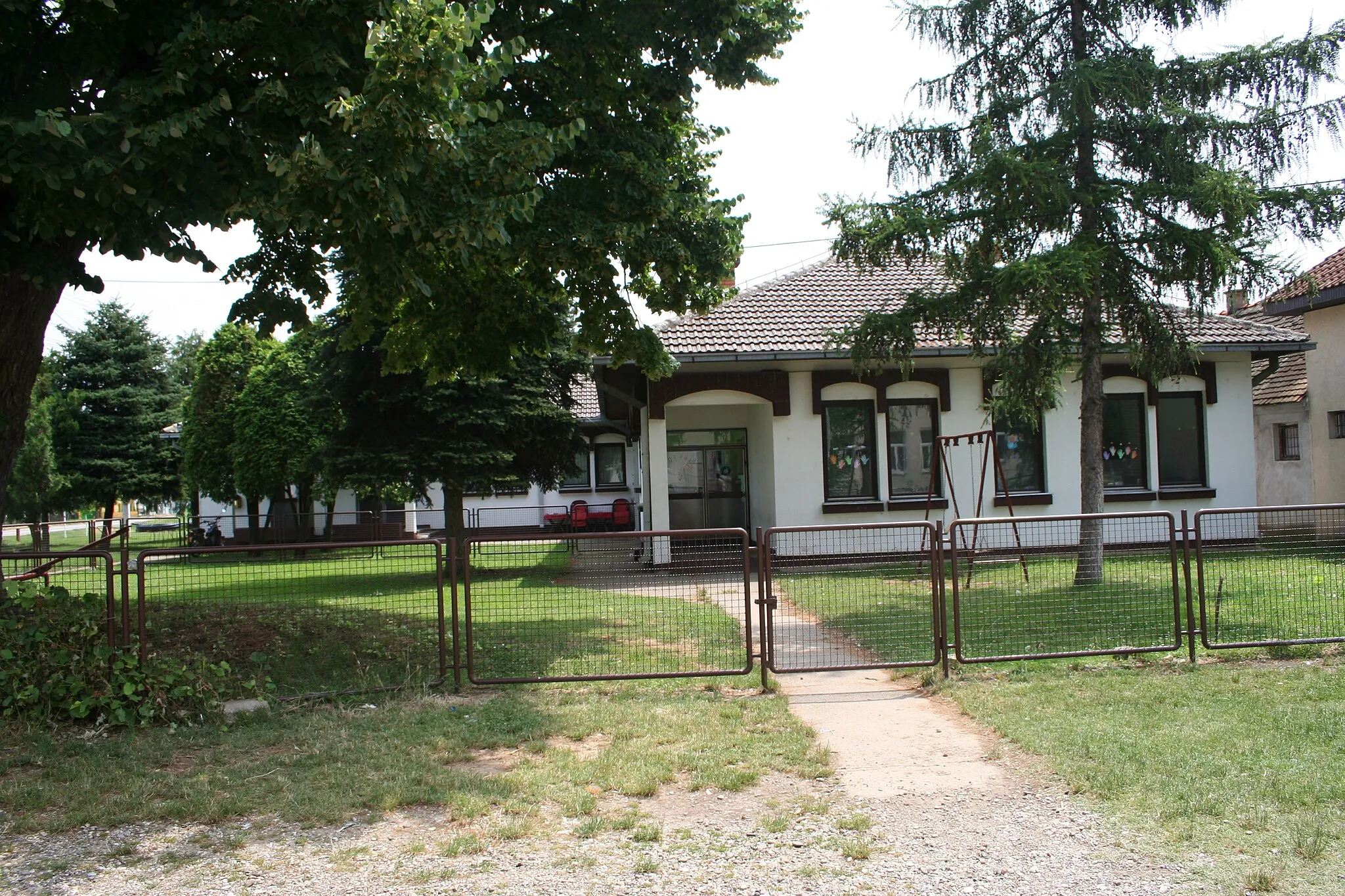 Photo showing: Zgrada predškolske ustanove, Noćaj