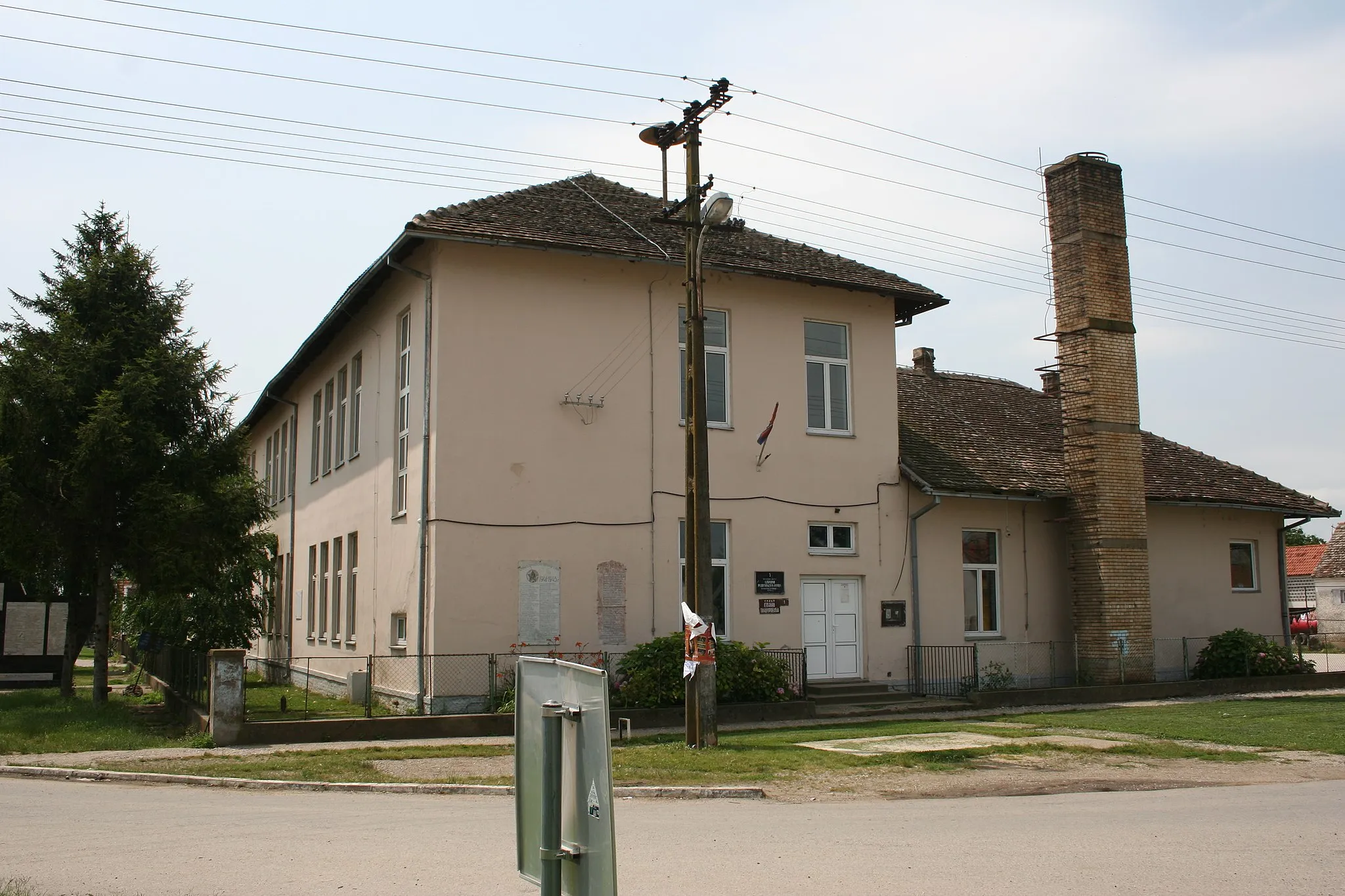 Photo showing: Zgrada škole, Noćaj