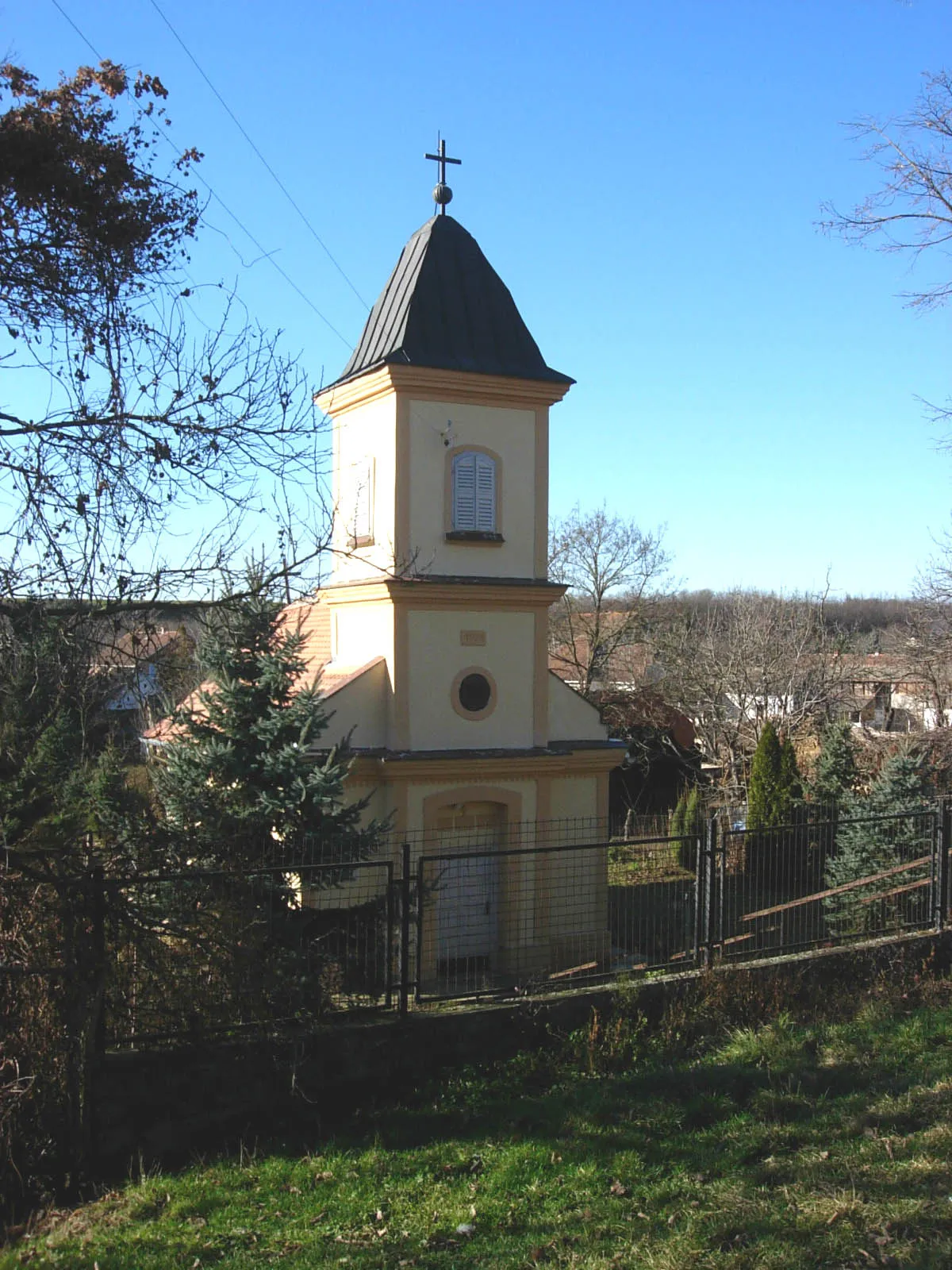 Photo showing: The Catholic church in Šatrinci, Serbia.