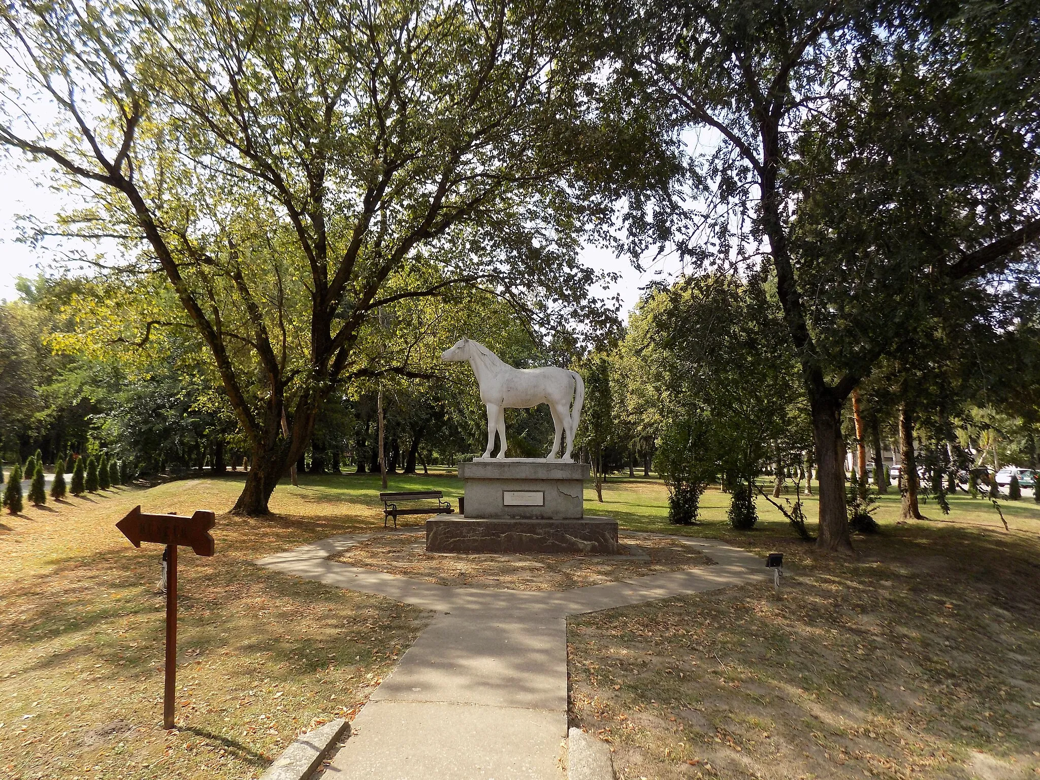Photo showing: Skulptura legendarnog konja "Jadrana II" na ulazu u kompleks