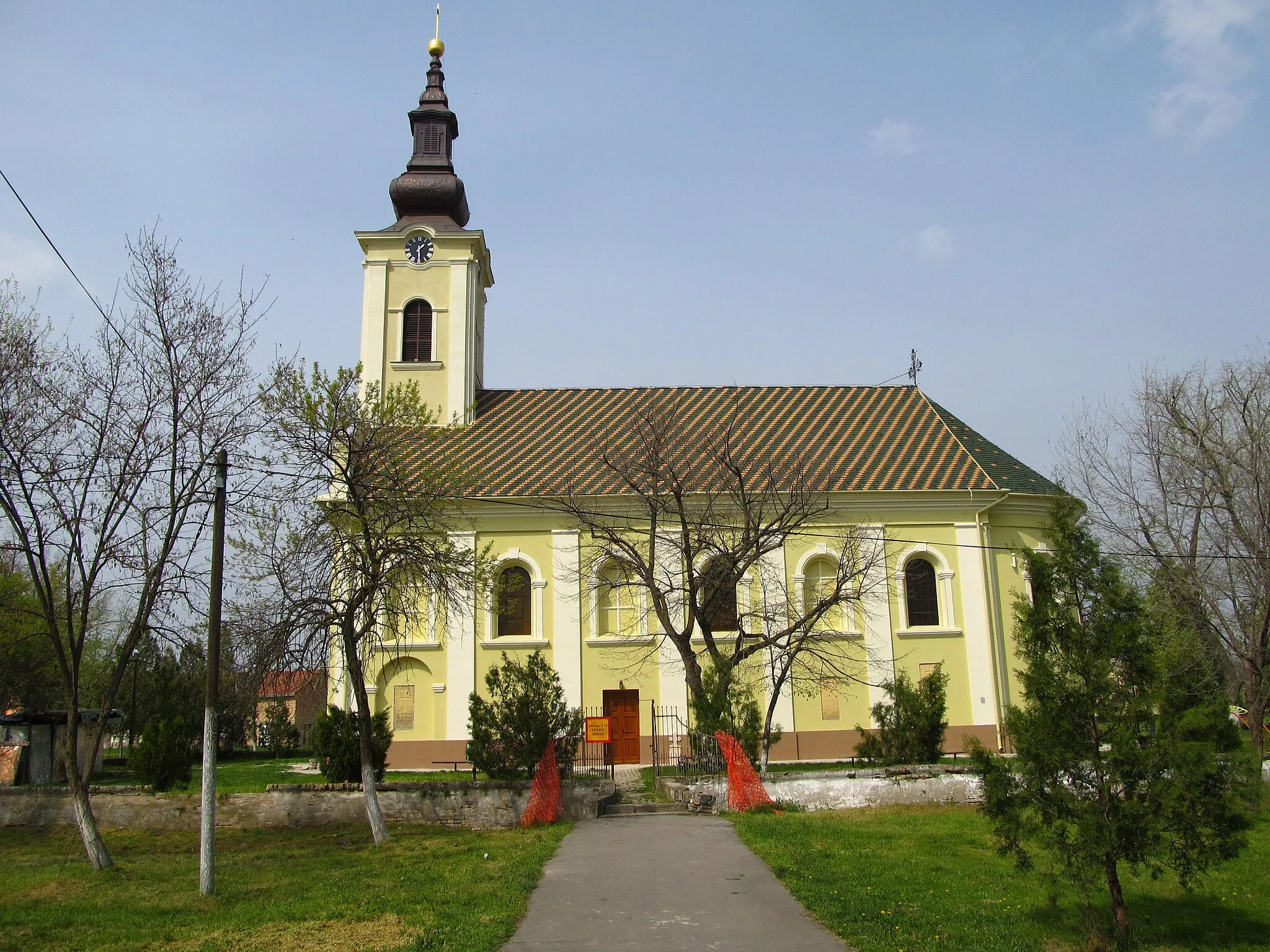 Photo showing: Serbian Orthodox church of Saint Sava and Saint Simeon in Srpski Itebej - southern facade