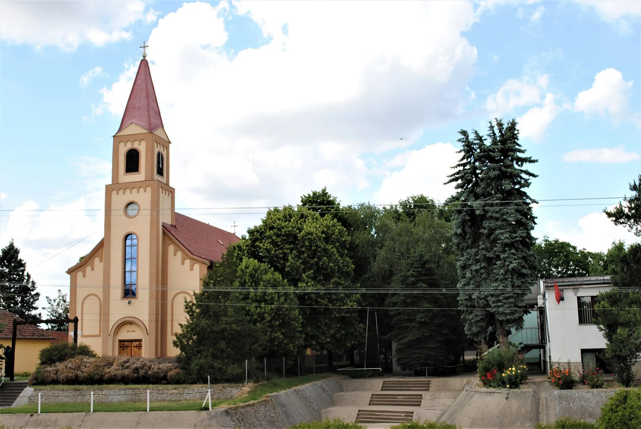 Photo showing: The Saint Michael Archangel Catholic Church in Trešnjevac.