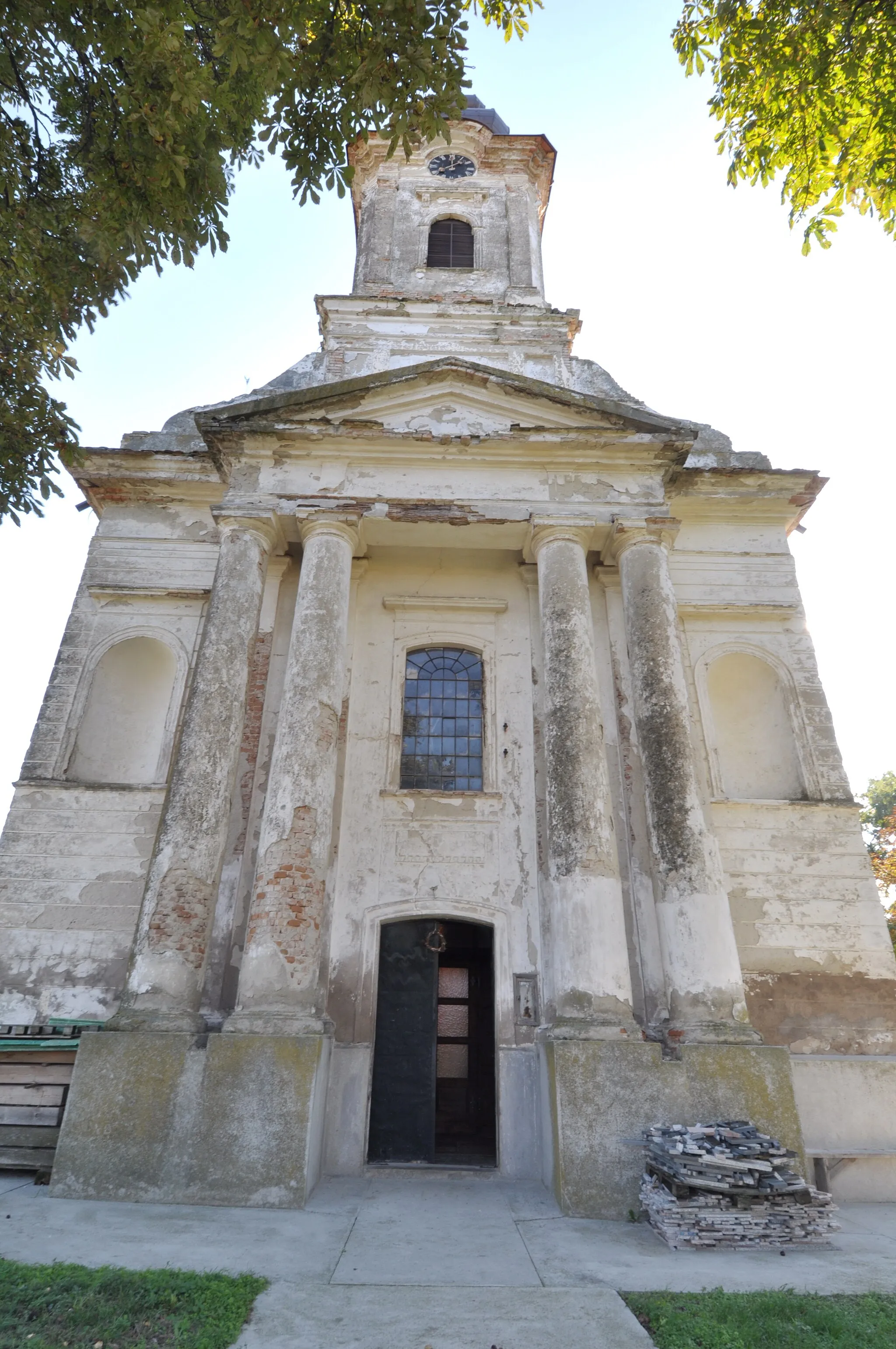 Photo showing: Serbian Orthodox church of Saint George in Taraš - western facade