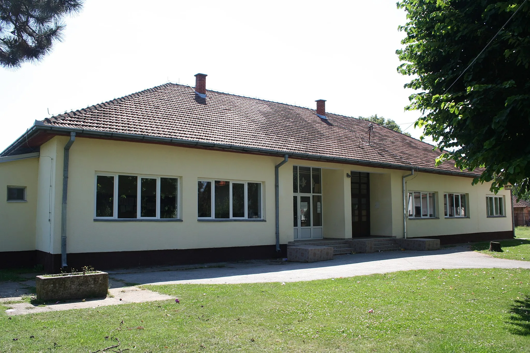 Photo showing: Zgrada škole, Belotić