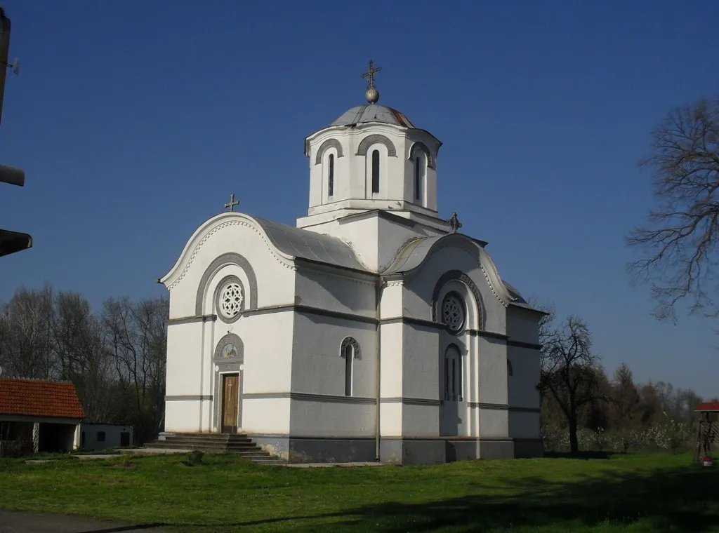 Photo showing: Храм СПЦ Св. апостола Петра и Павла, Глоговац, Мачва, Србија