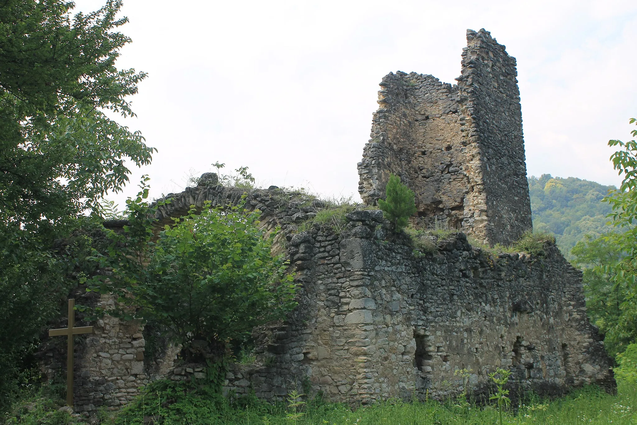 Photo showing: Ostaci srednjovekovne crkve (Ledinci)