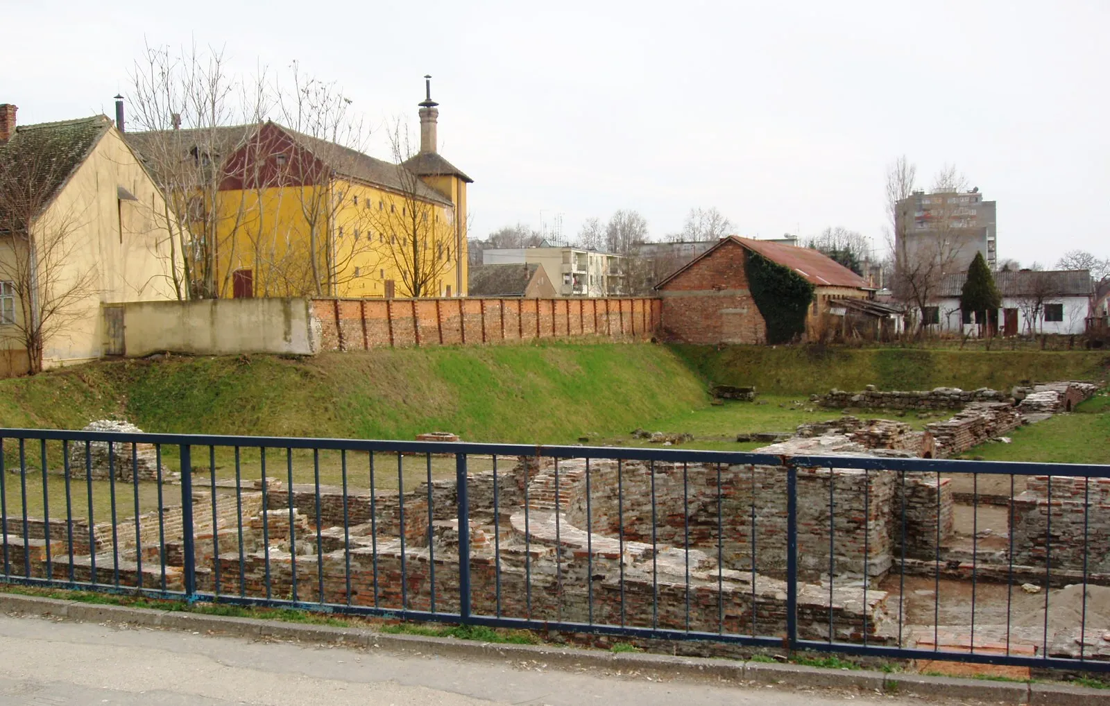 Photo showing: Sremska Mitrovica - The ruins of Imperial Palace of Syrmium