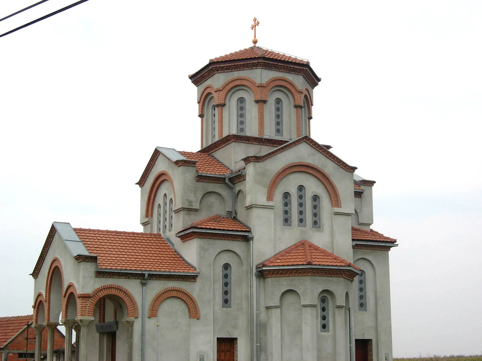 Photo showing: The new Orthodox church in Ravni Topolovac.