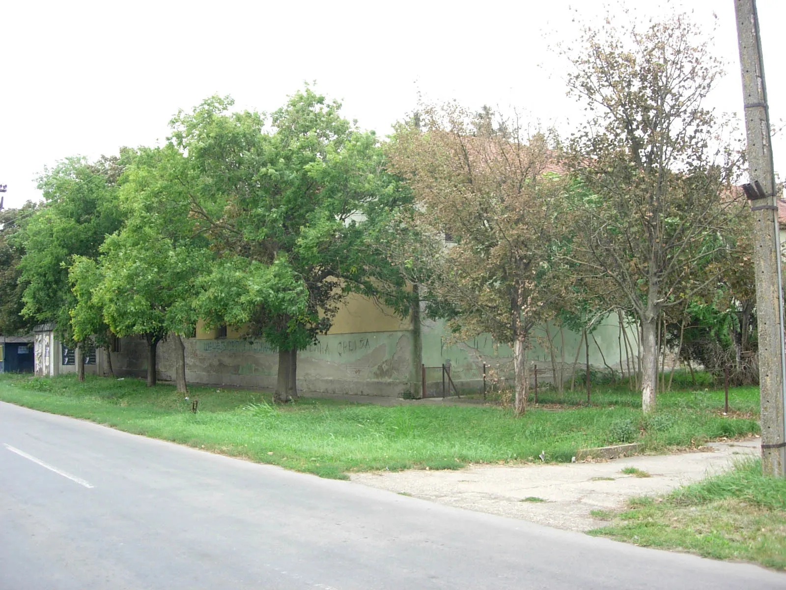 Photo showing: Building in Ravni Topolovac.