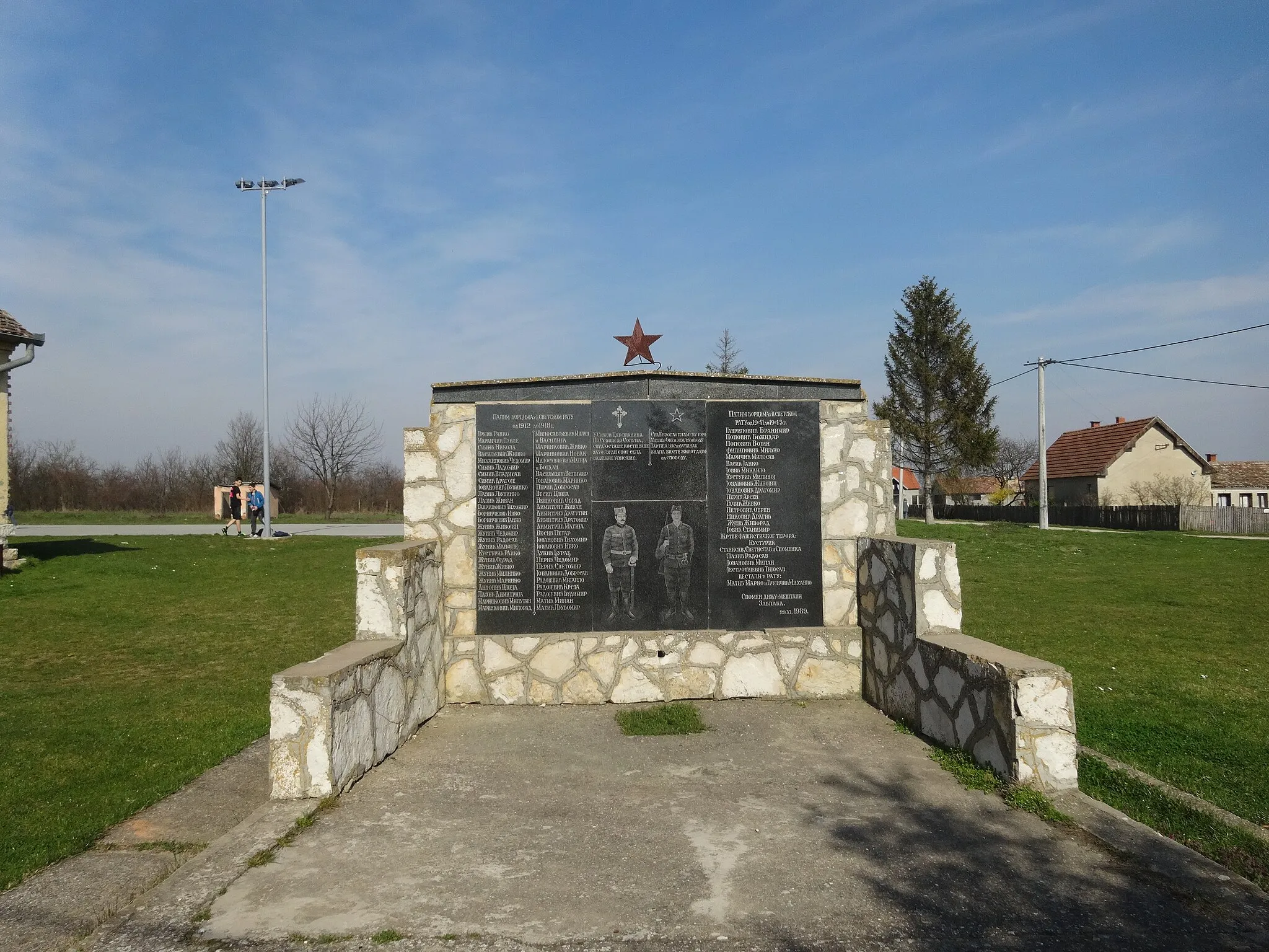Photo showing: Zablaće, Monument to the warriors of World War I and II