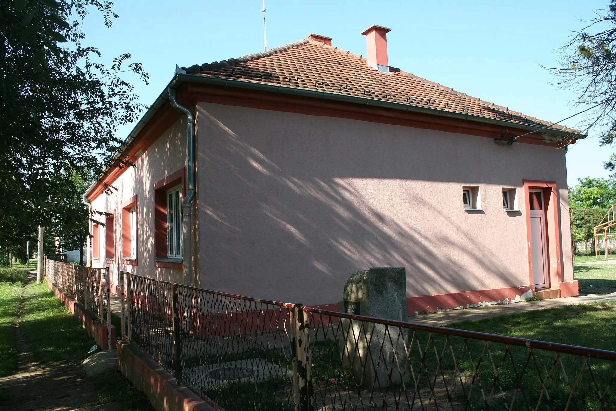 Photo showing: Zgrada škole, Ševarice