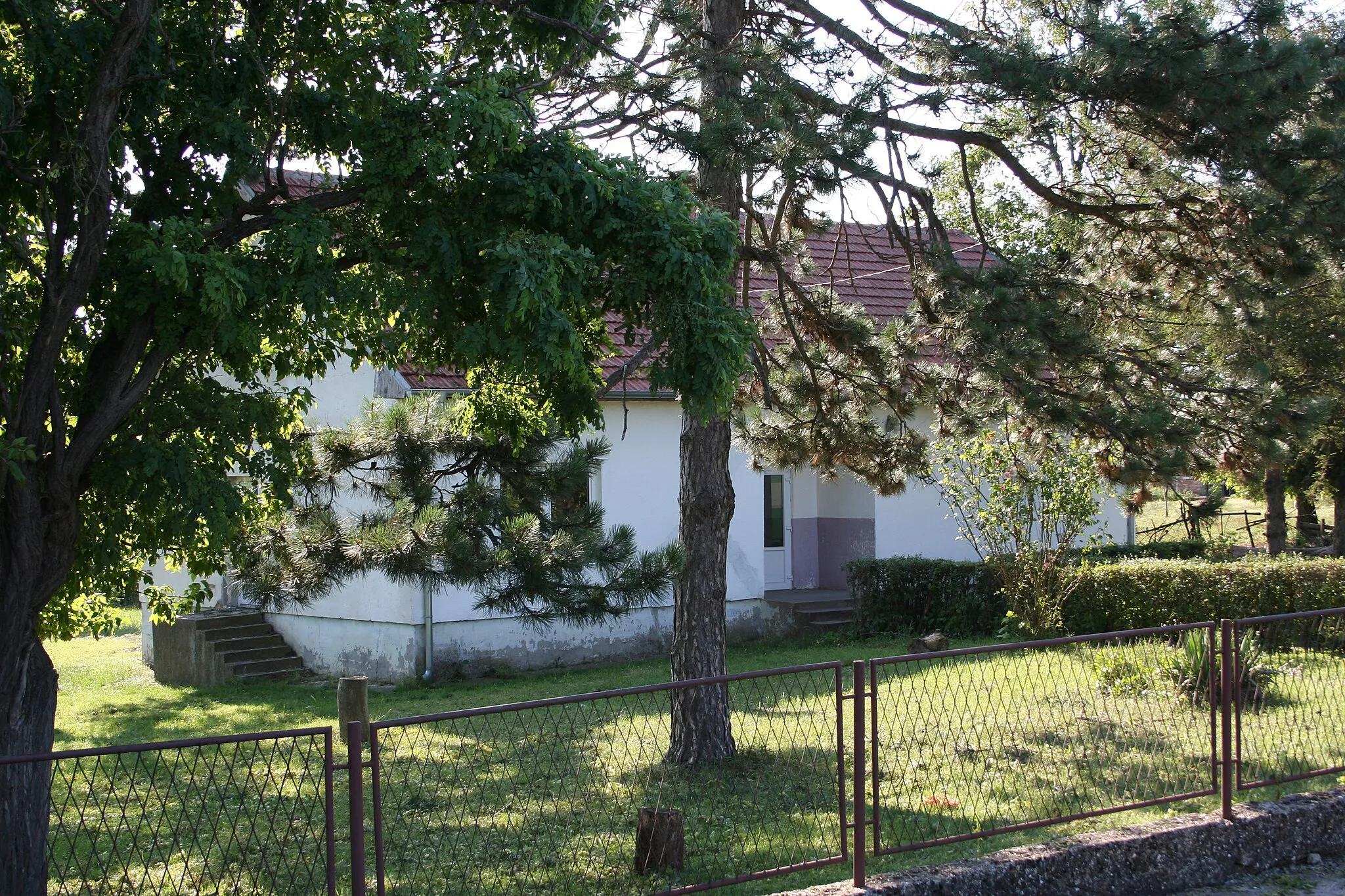 Photo showing: Zgrada škole, Trbušac