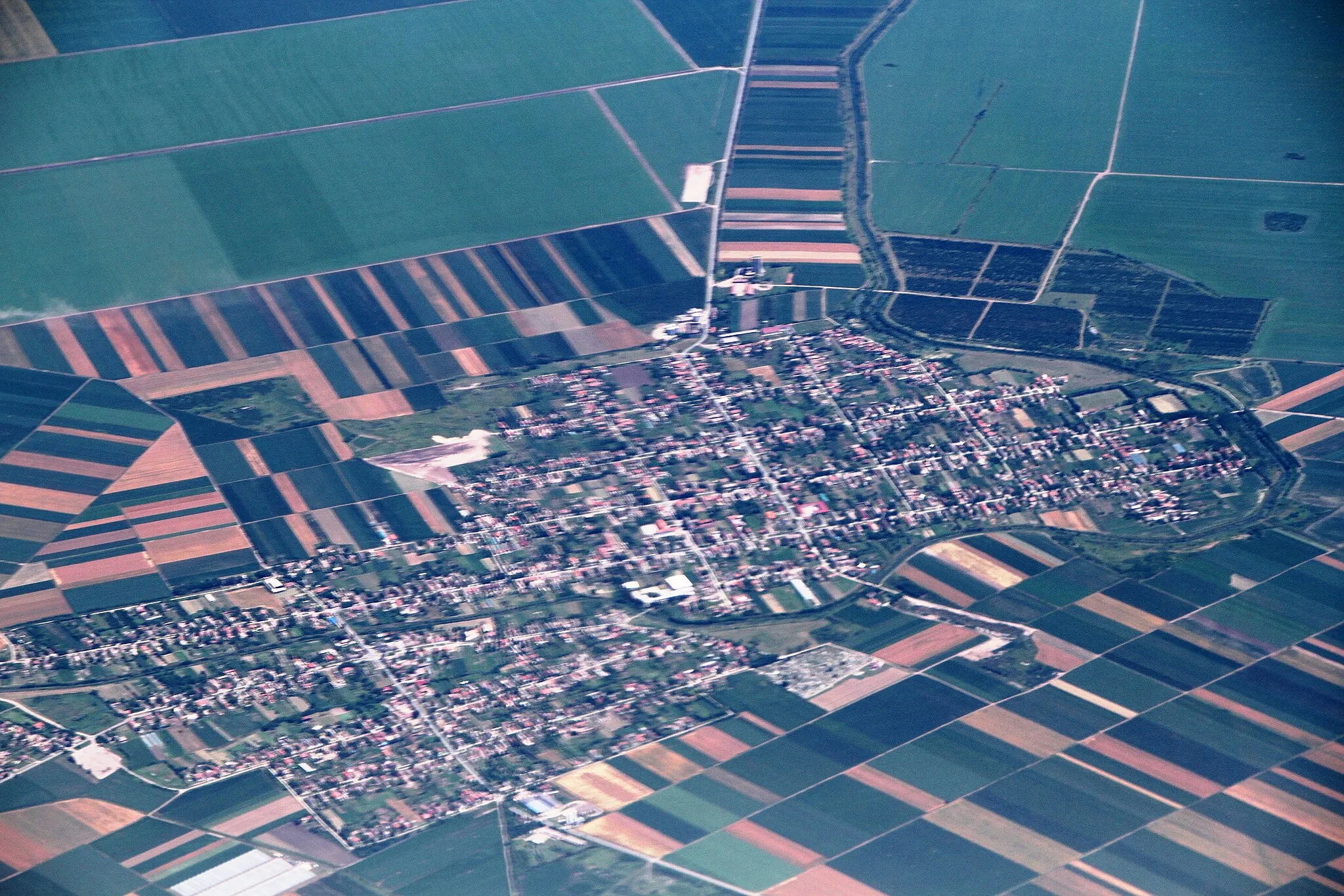 Photo showing: Aerial view from the west towards east, of Ravno Selo in Vojvodina, northern Serbia