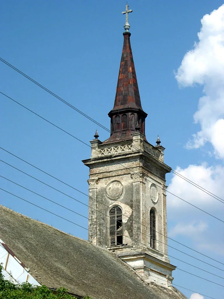 Photo showing: The steeple of the St. Ferdinand the Bishop Catholic Church in Obrovac, Vojvodina, Serbia.