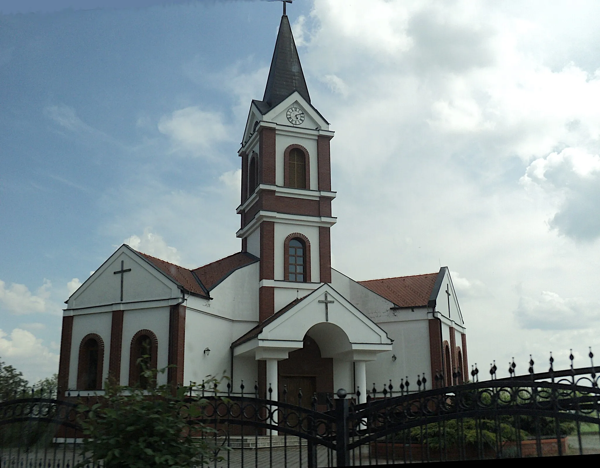 Photo showing: Catholic church in Suza, Kneževi Vinogadi Municipality.