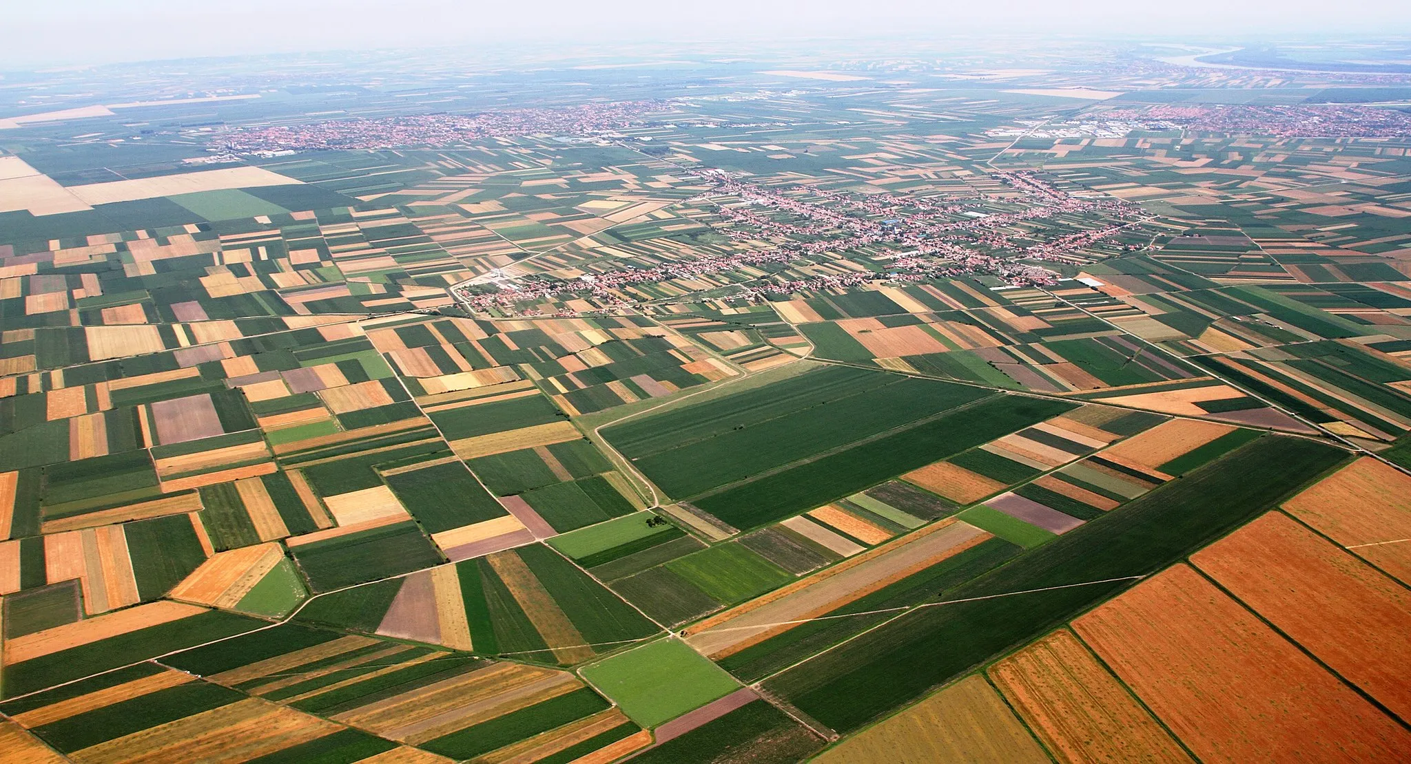 Photo showing: Aerial view from west towards east, of Vojka in Srem, Vojvodina (Serbia)