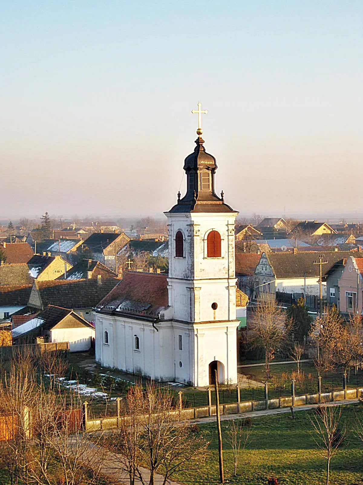 Photo showing: Serbian Orthodox Church (view from the Slovak Evangelical Church Tower) in Kisač