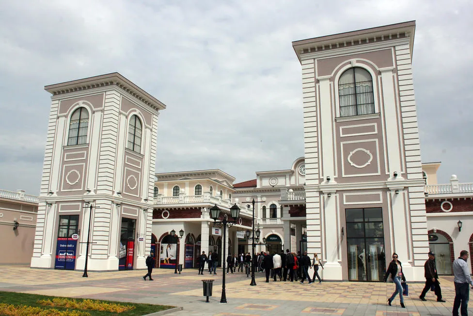 Photo showing: Outlet center in Inđija, Serbia.