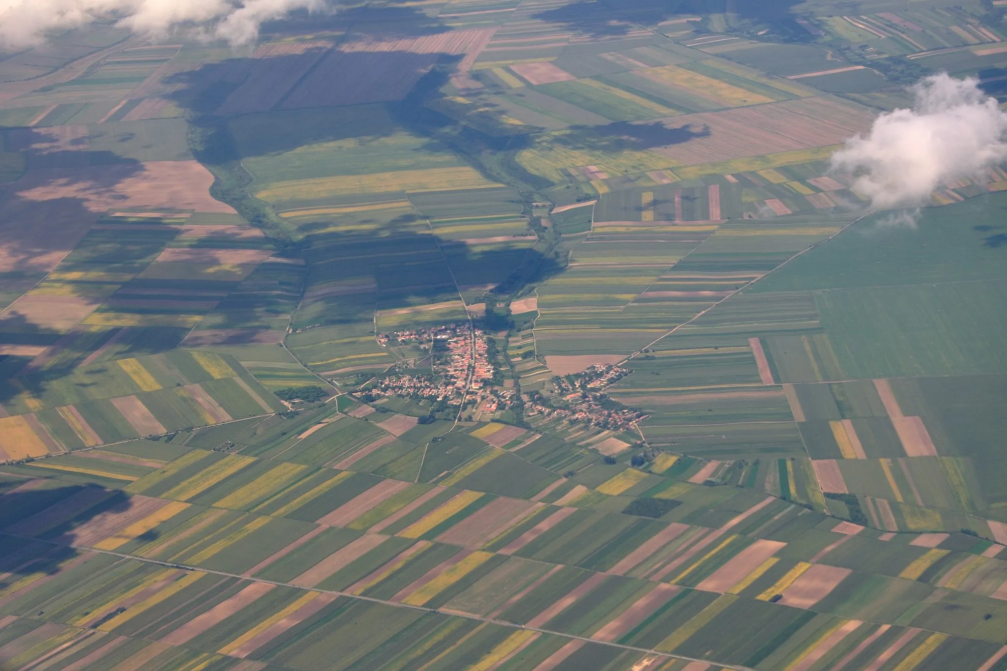 Photo showing: Serbia, aerial photograph of Mali Radinci.