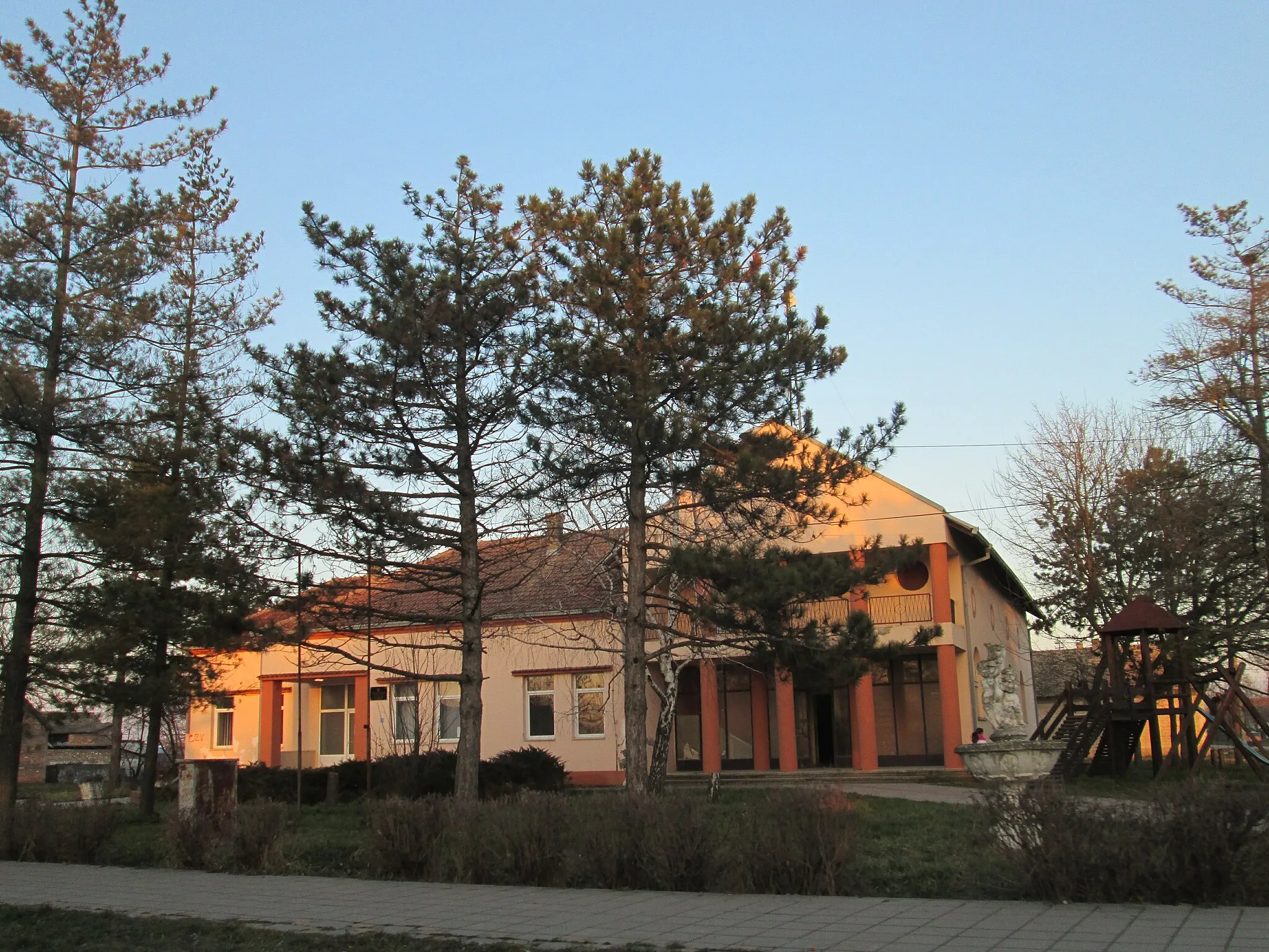 Photo showing: Cultural Center, Popinci