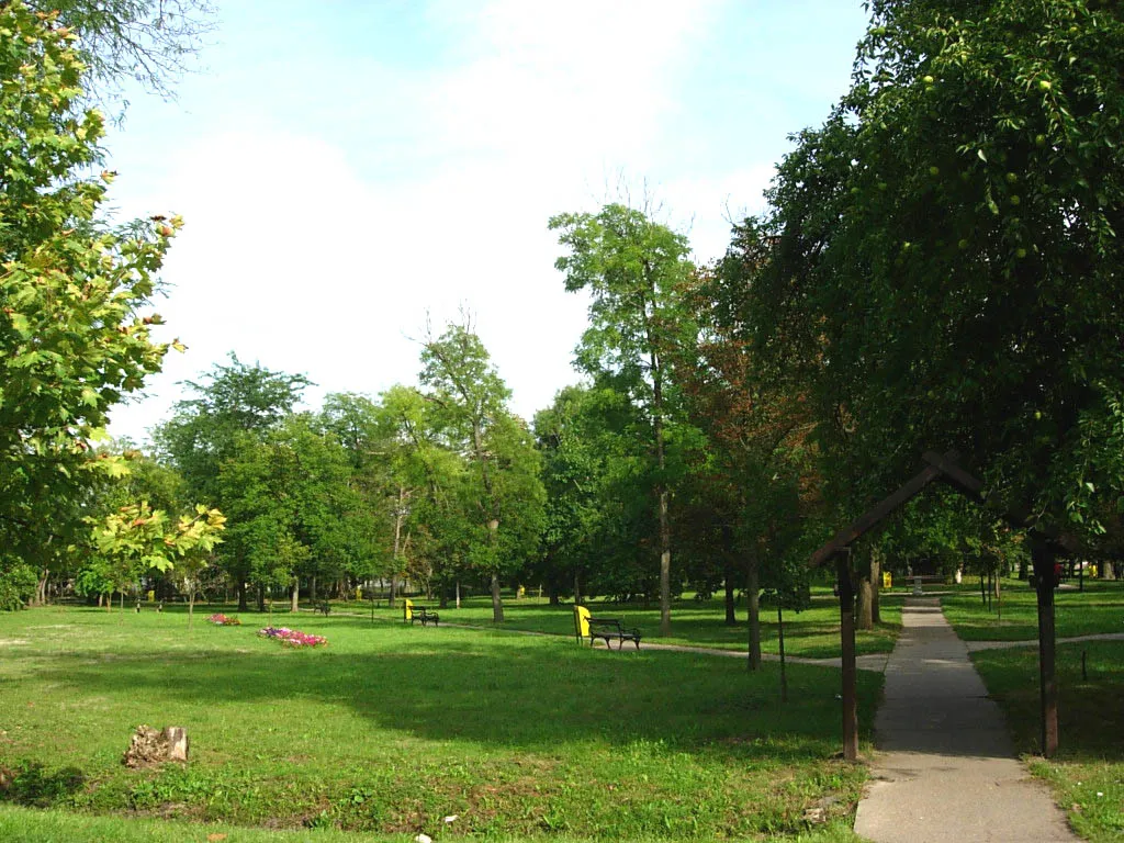 Photo showing: Park in the centre of Banatski Despotovac.