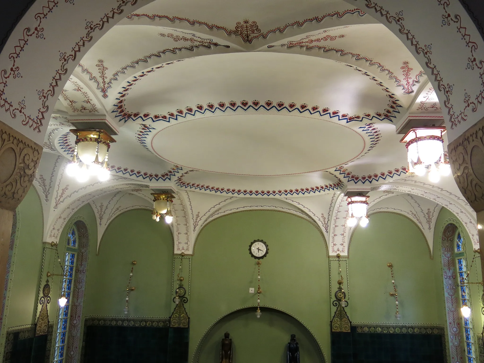 Photo showing: The ceiling of the Town Hall building in Subotica, Serbia