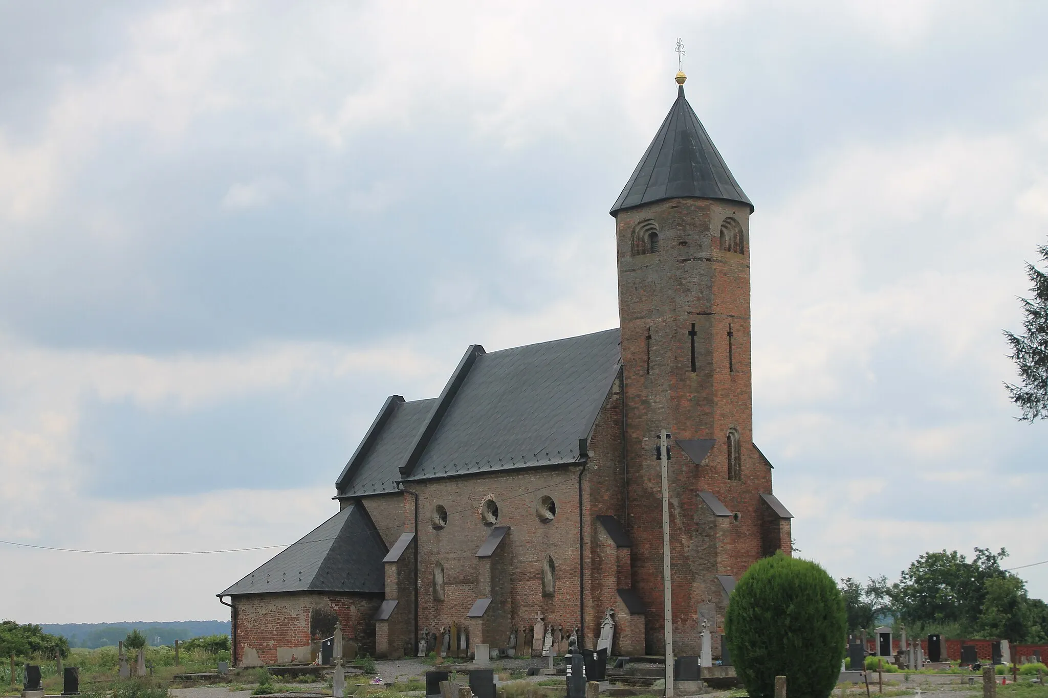 Photo showing: Rimokatolička crkva. Светиште Марије помоћнице кршћана и душа у чистилишту