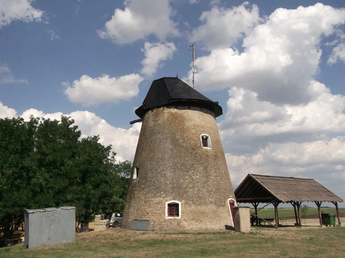 Photo showing: vetrenjaca orom