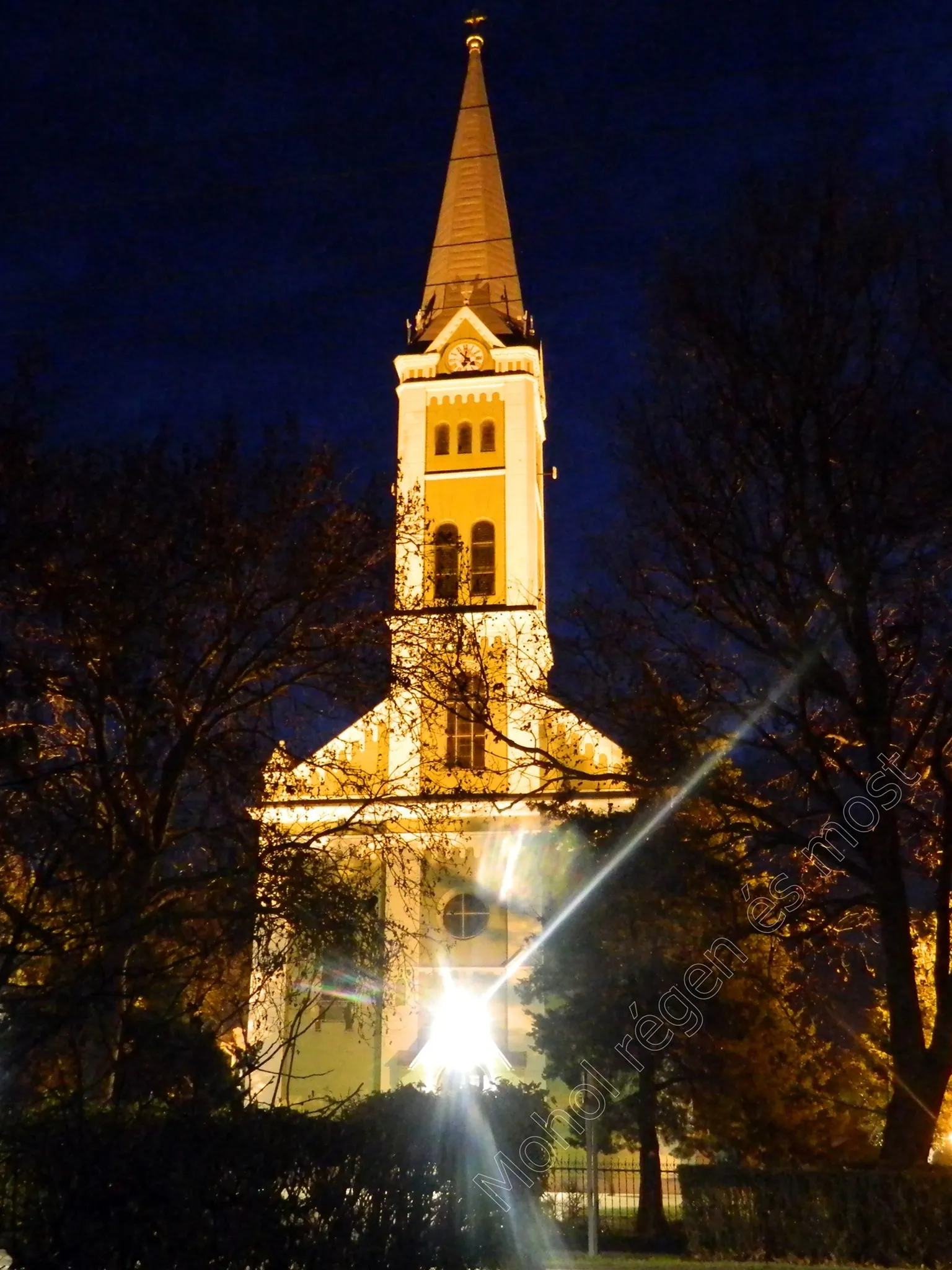 Photo showing: Szent György róm. kat. templom Moholon