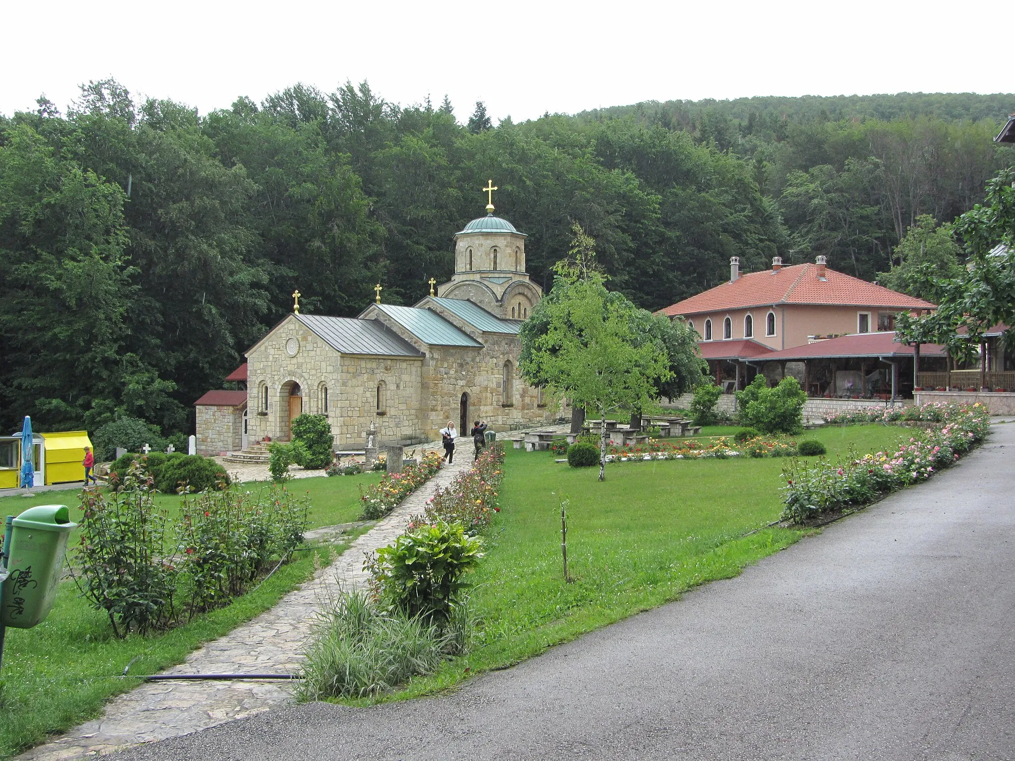 Photo showing: Monastery Tresije is a Serbian Orthodox Monastery, founded in 1309 during King Dragutin's rule.