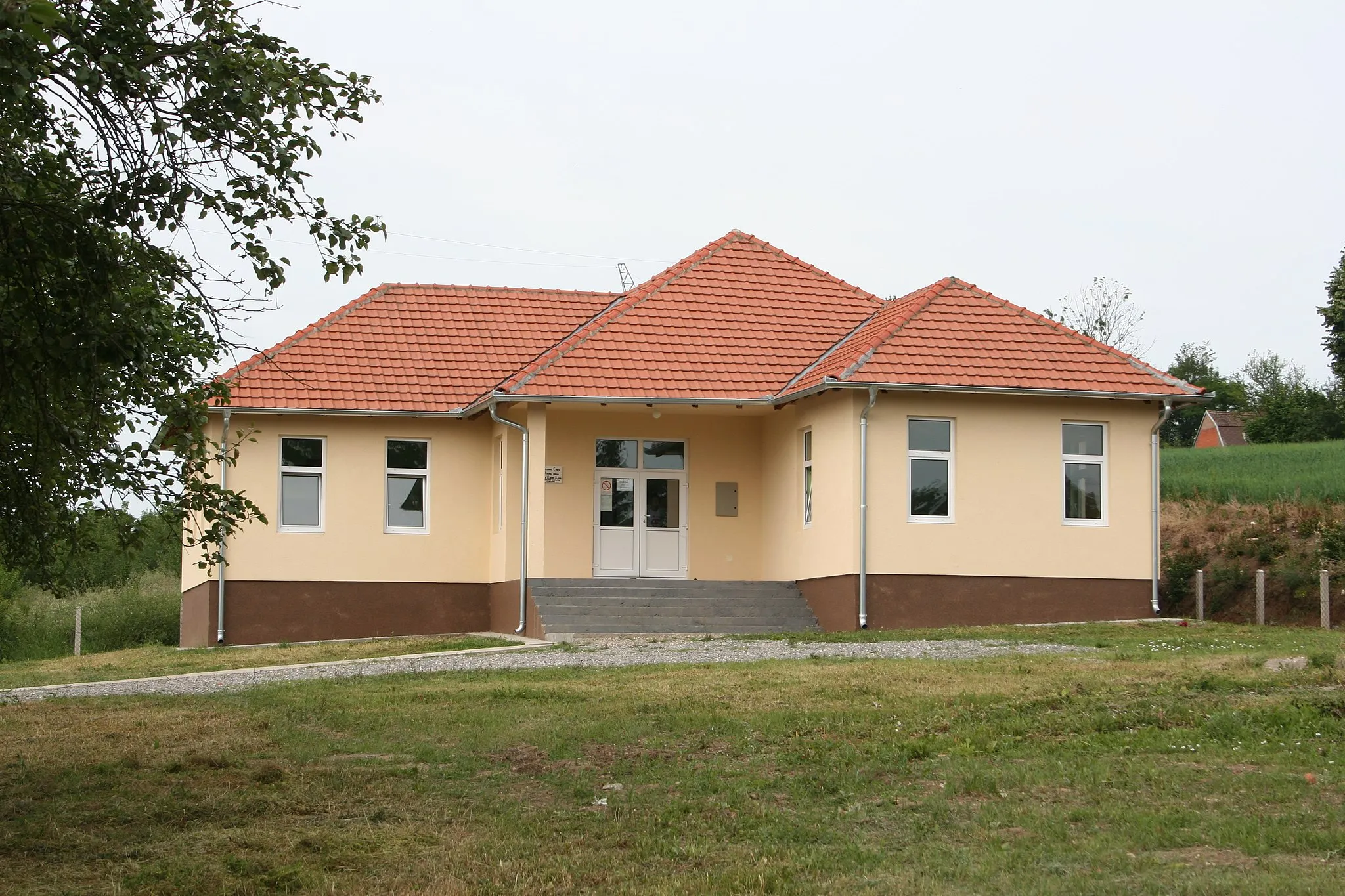 Photo showing: Beljin opština Vladimirci, seoska škola